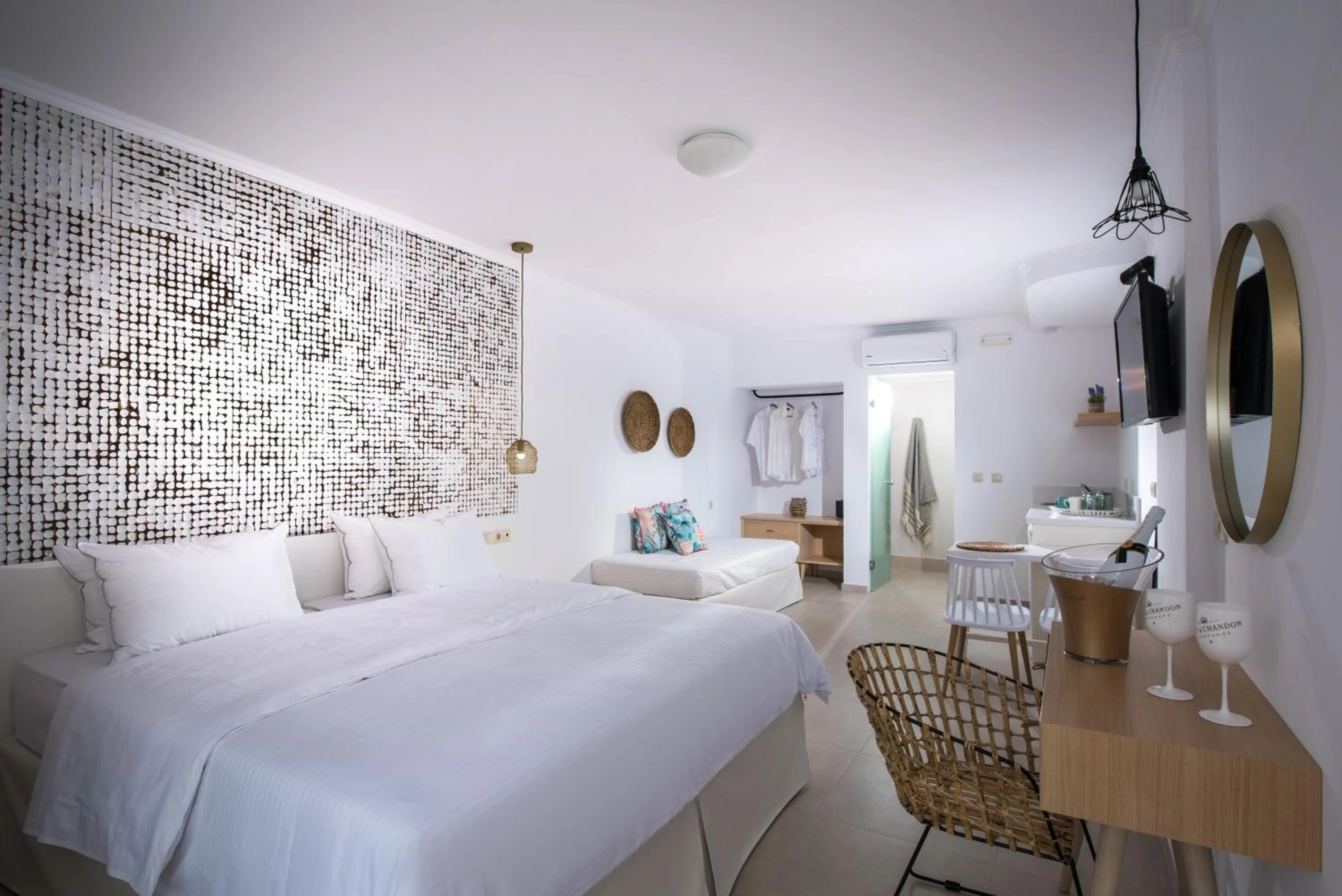 Bedroom, Bed in Sarpidon Apartments