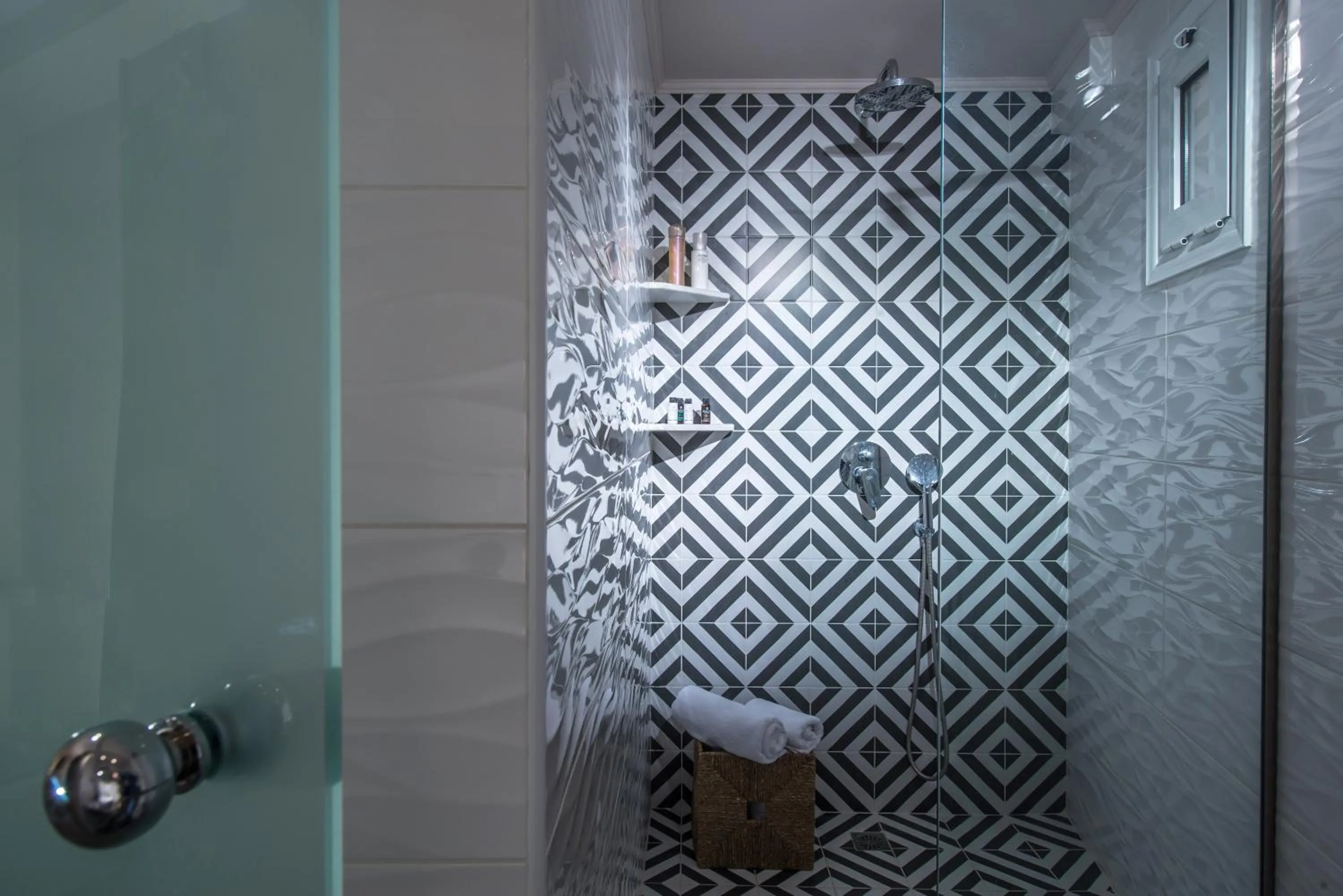 Bathroom in Sarpidon Apartments