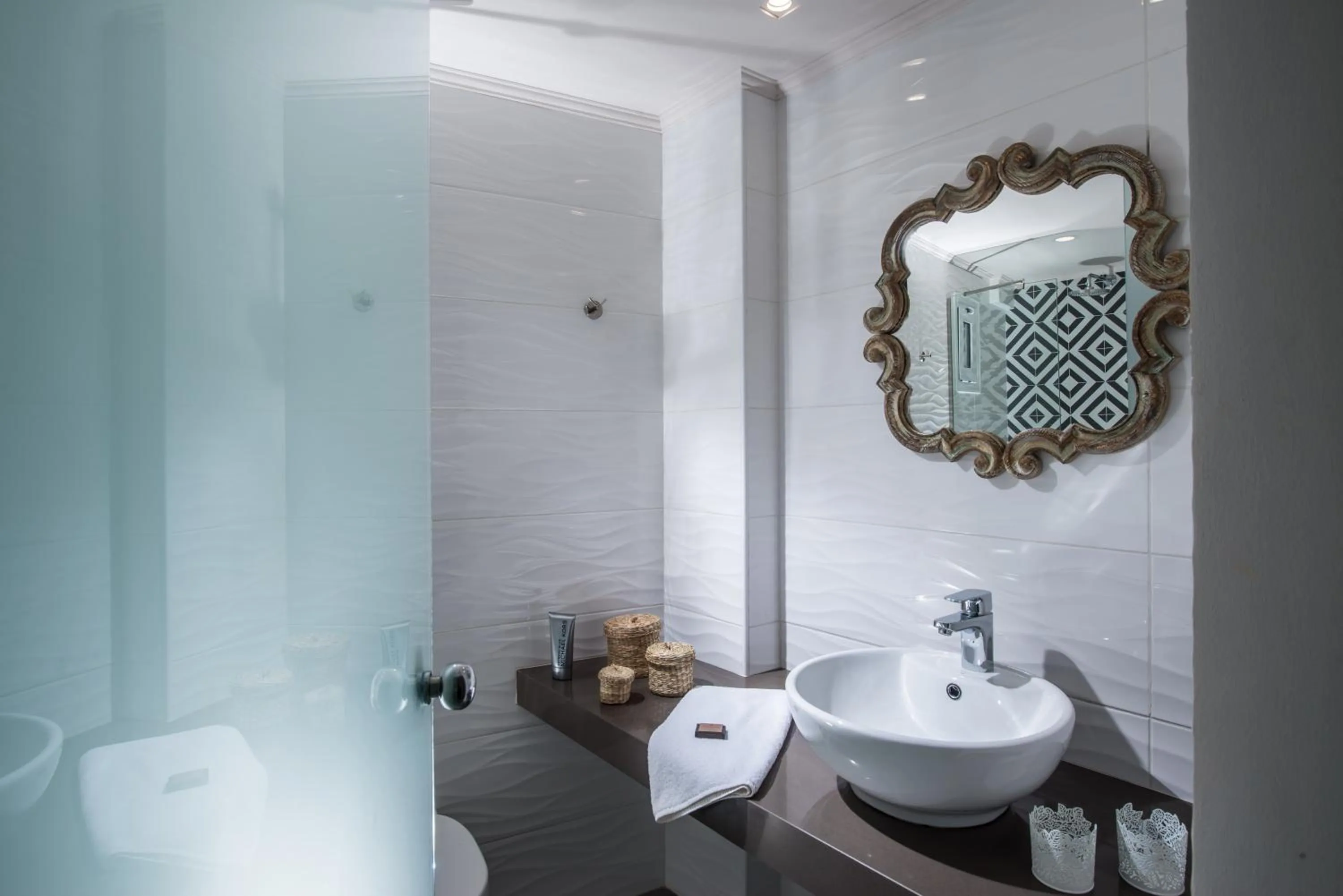 Bathroom in Sarpidon Apartments