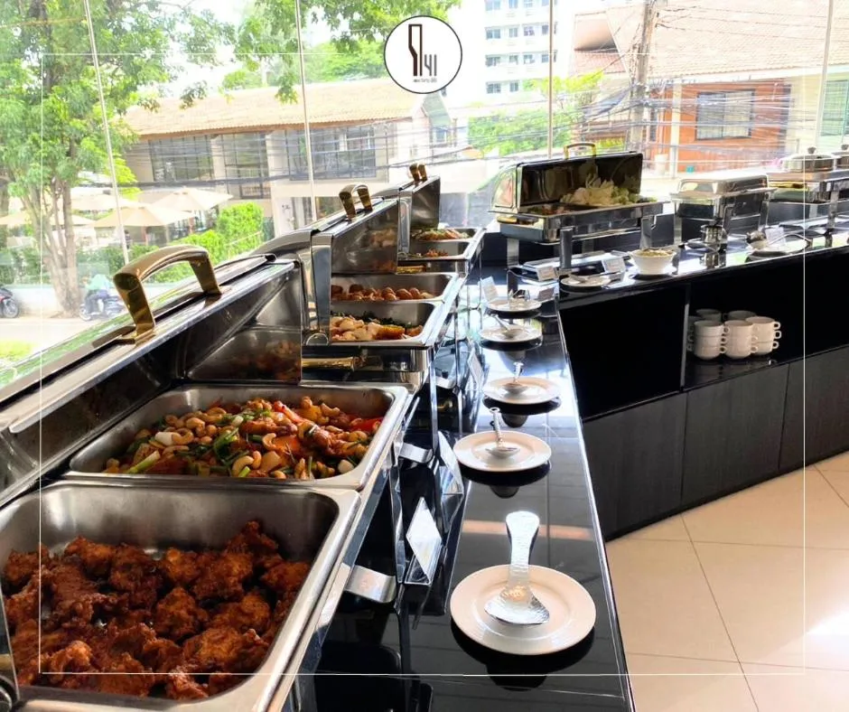 Restaurant/places to eat in Nine Forty One Hotel