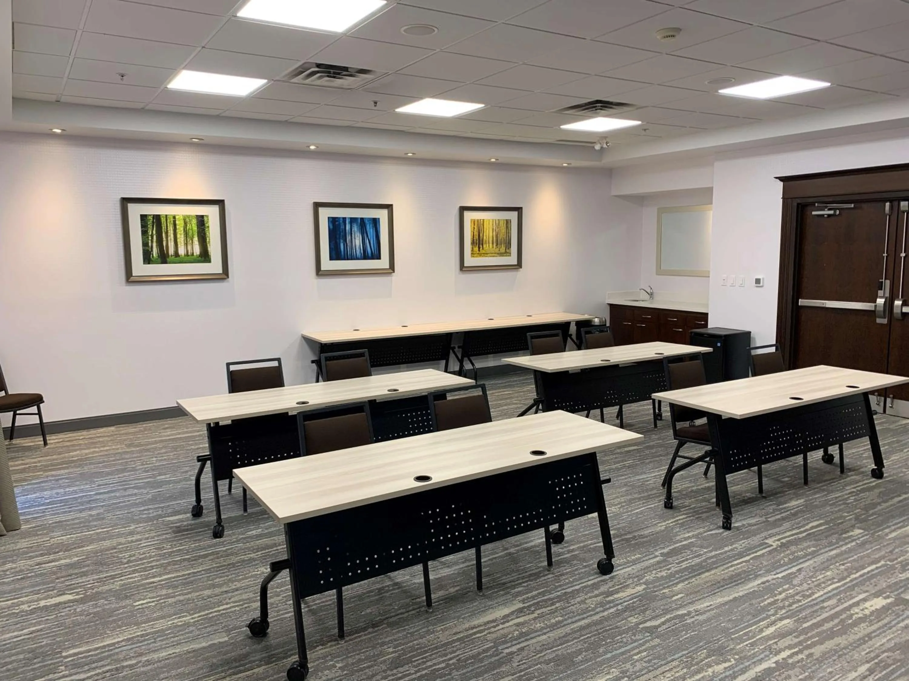 Meeting/conference room in Hampton Inn London Ontario