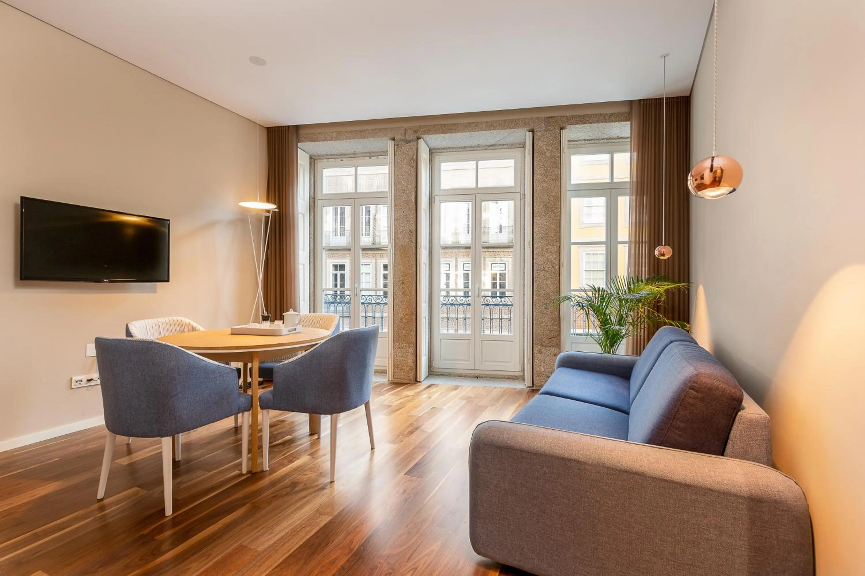 Communal lounge/ TV room in RS Porto Historic Center