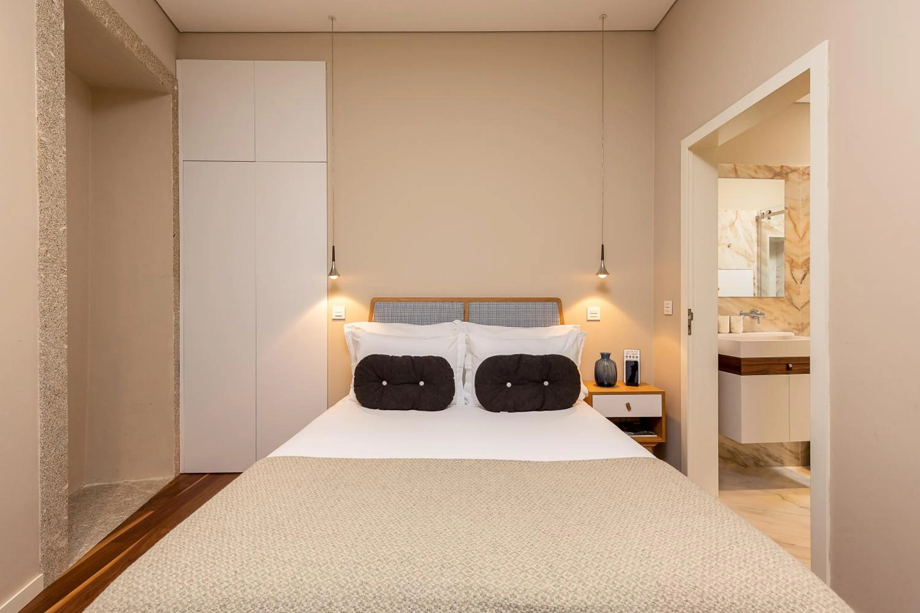 Bed in RS Porto Historic Center