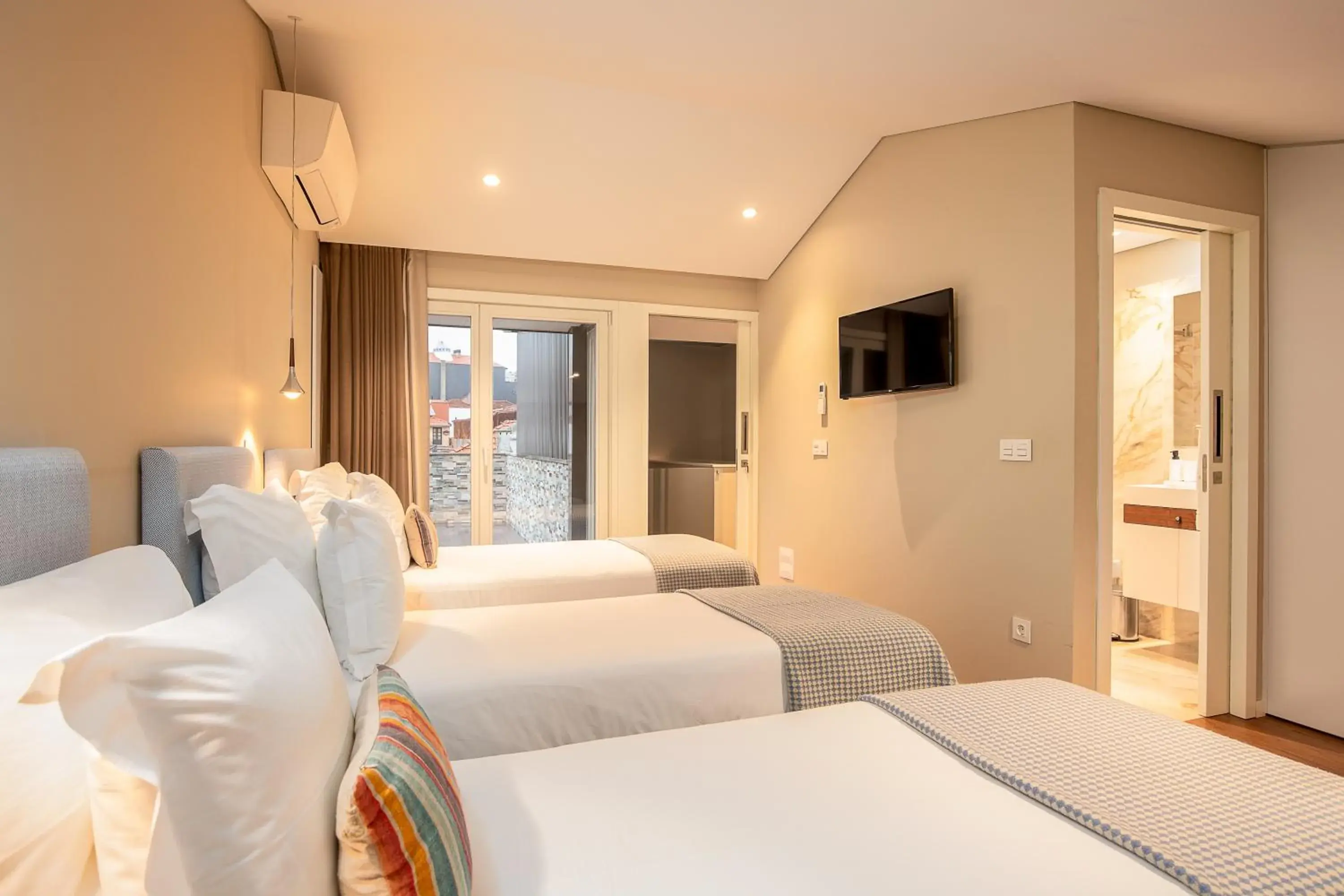 Duplex Two-Bedroom Apartment with Balcony and Terrace in RS Porto Historic Center Duplex Two-Bedroom Apartment with Balcony and Terrace in RS Porto Historic Center