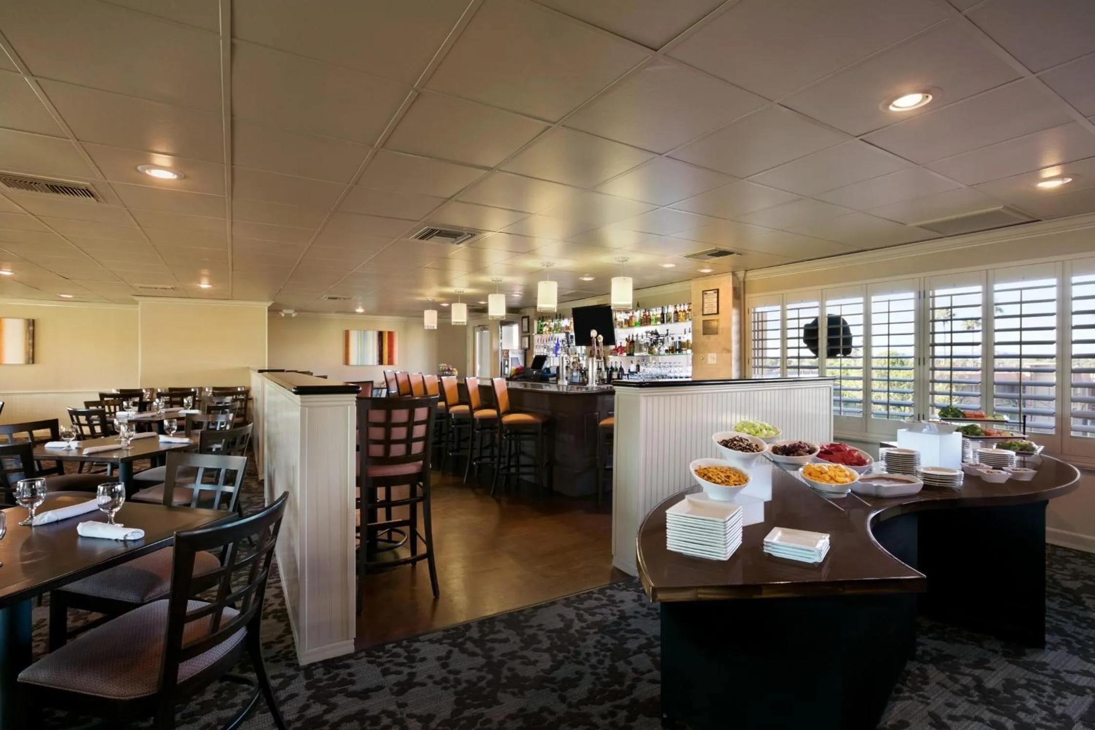 Restaurant/Places to Eat in Embassy Suites Phoenix Airport at 24th Street