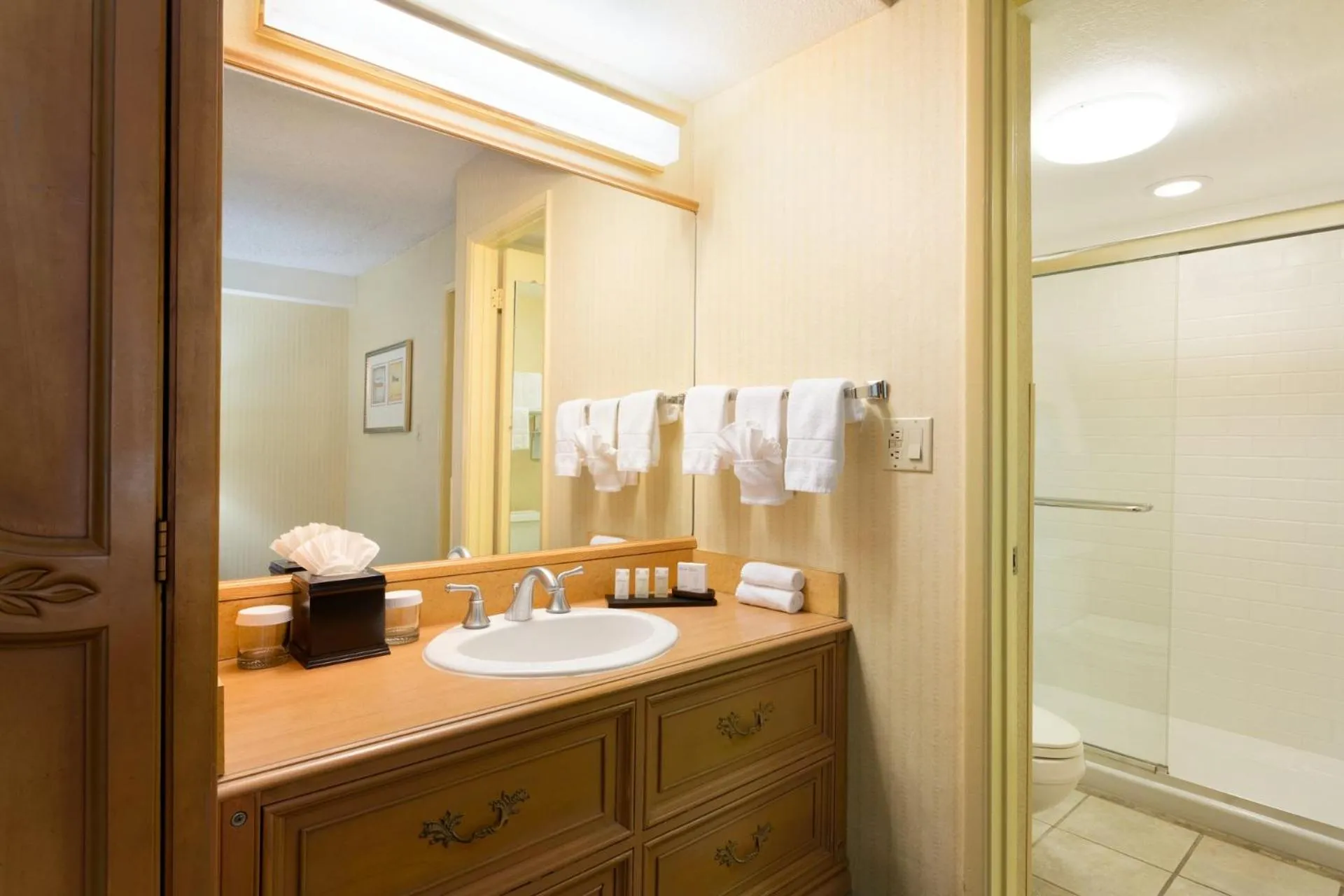 Bathroom in Motel 6 Phoenix, AZ – Sky Harbor