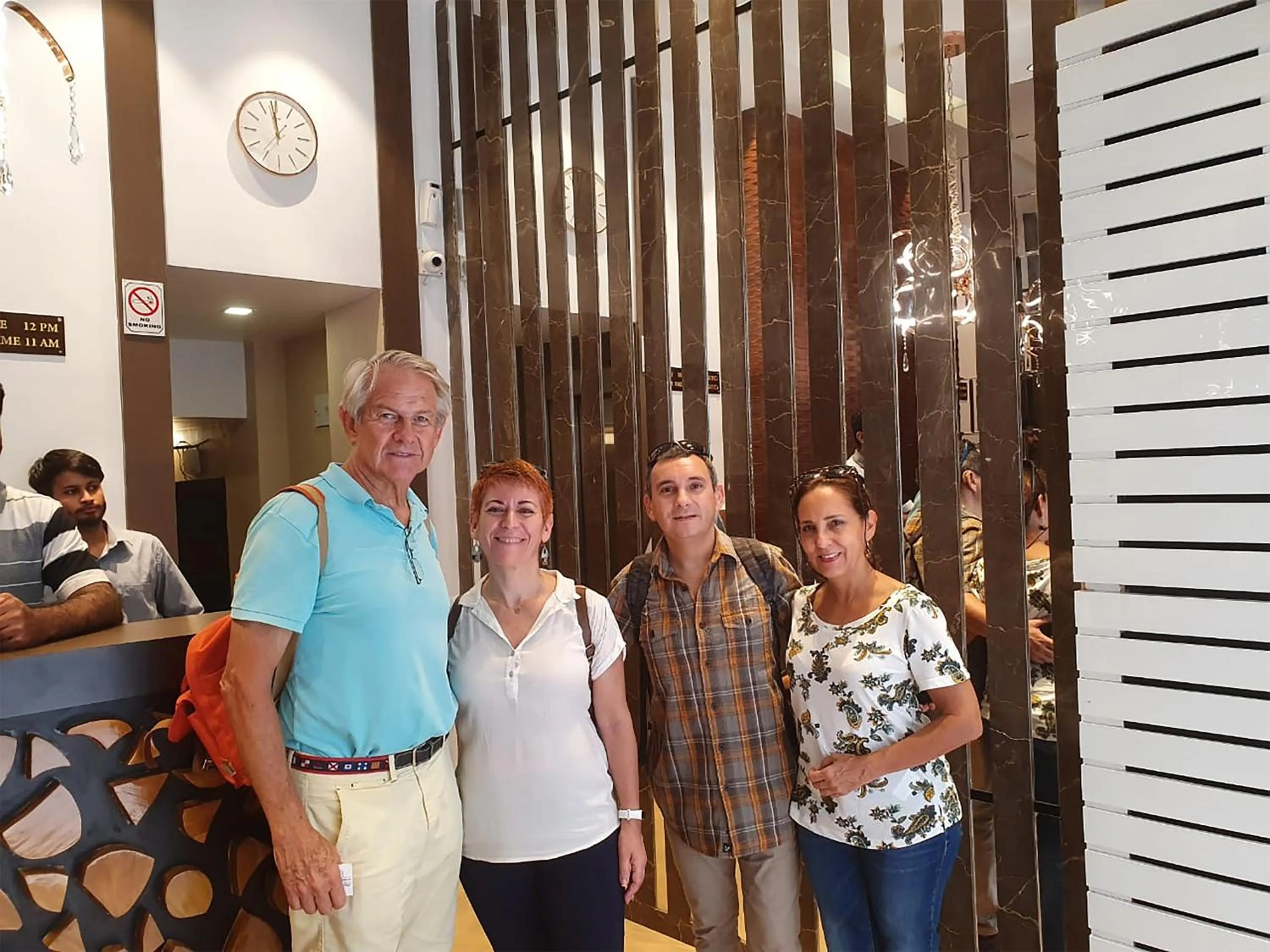 People in The Fountain Inn - Fort