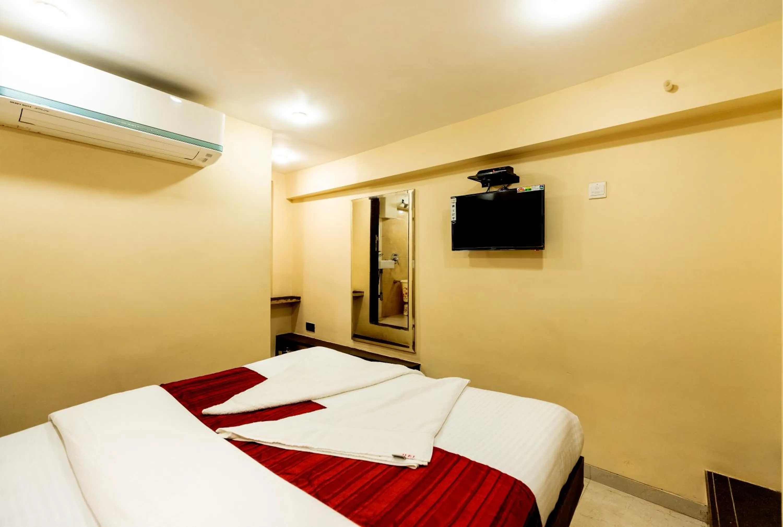 Communal lounge/ TV room, Bed in The Fountain Inn - Fort