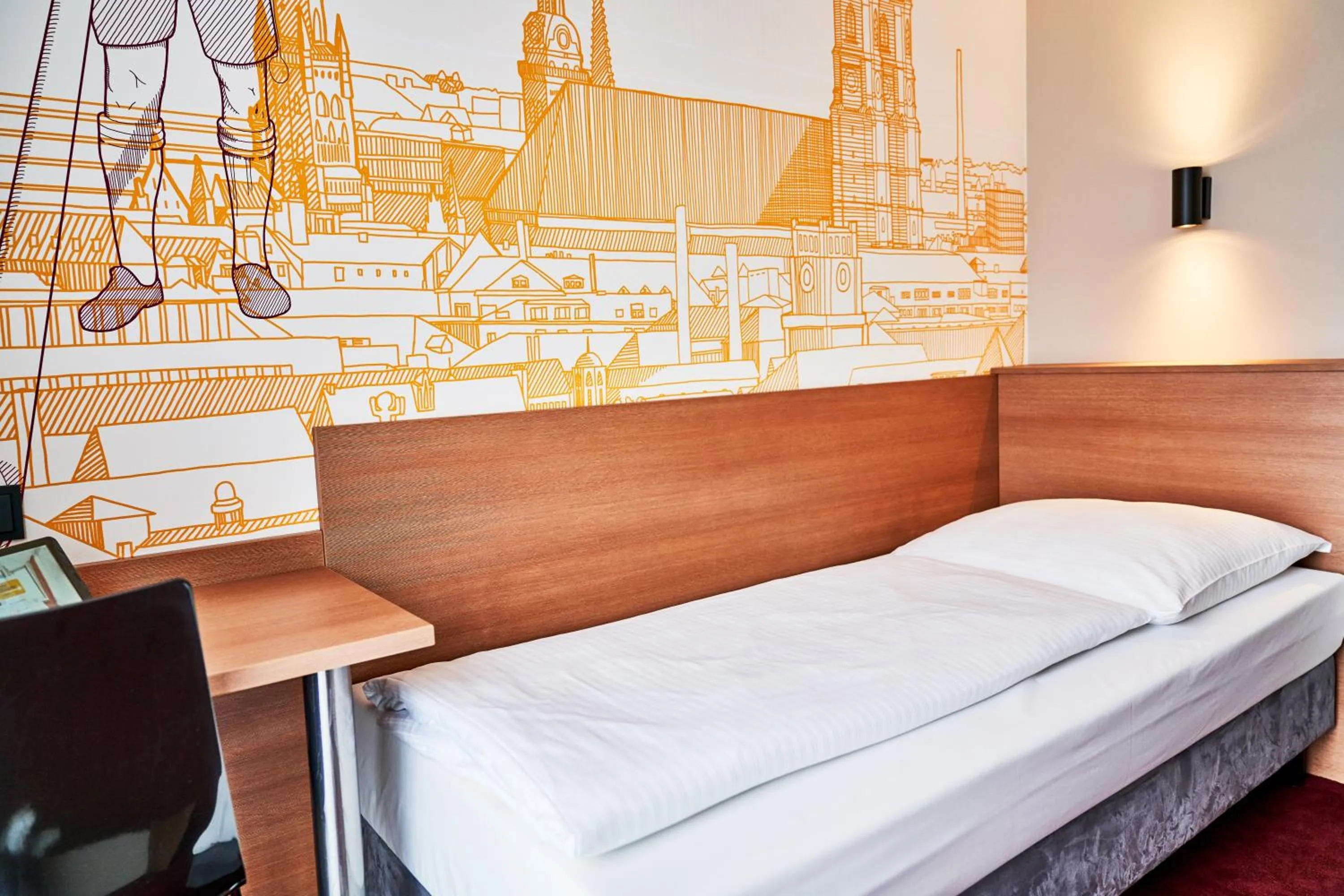 Bedroom, Bed in McDreams Hotel München - Messe