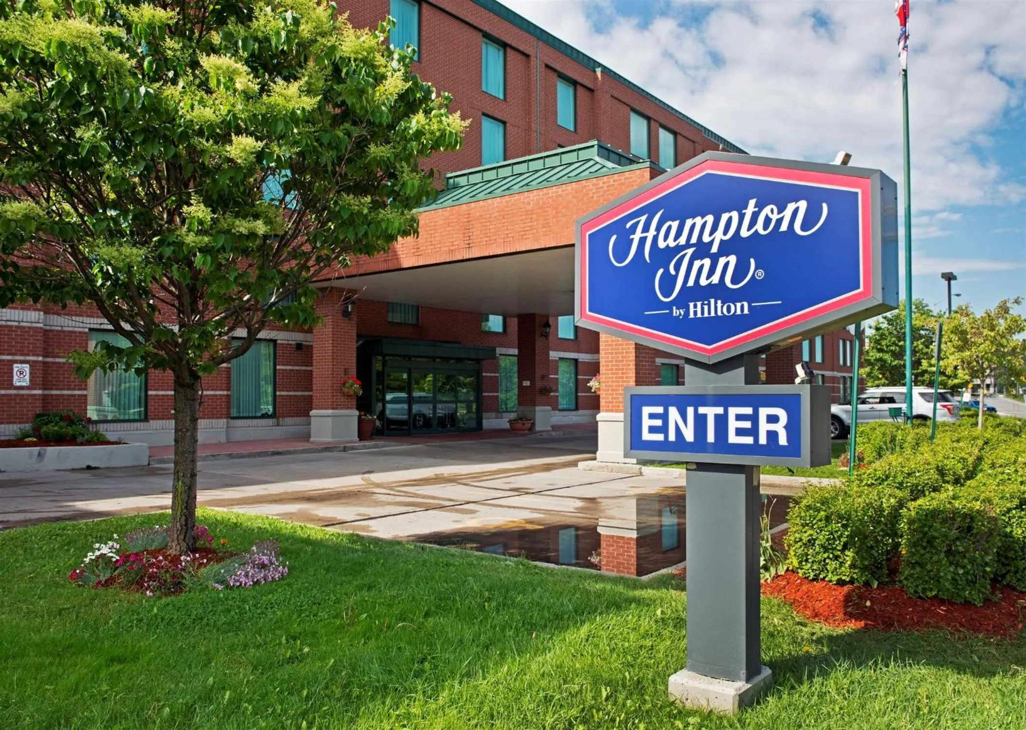 Property building in Hampton by Hilton Ottawa