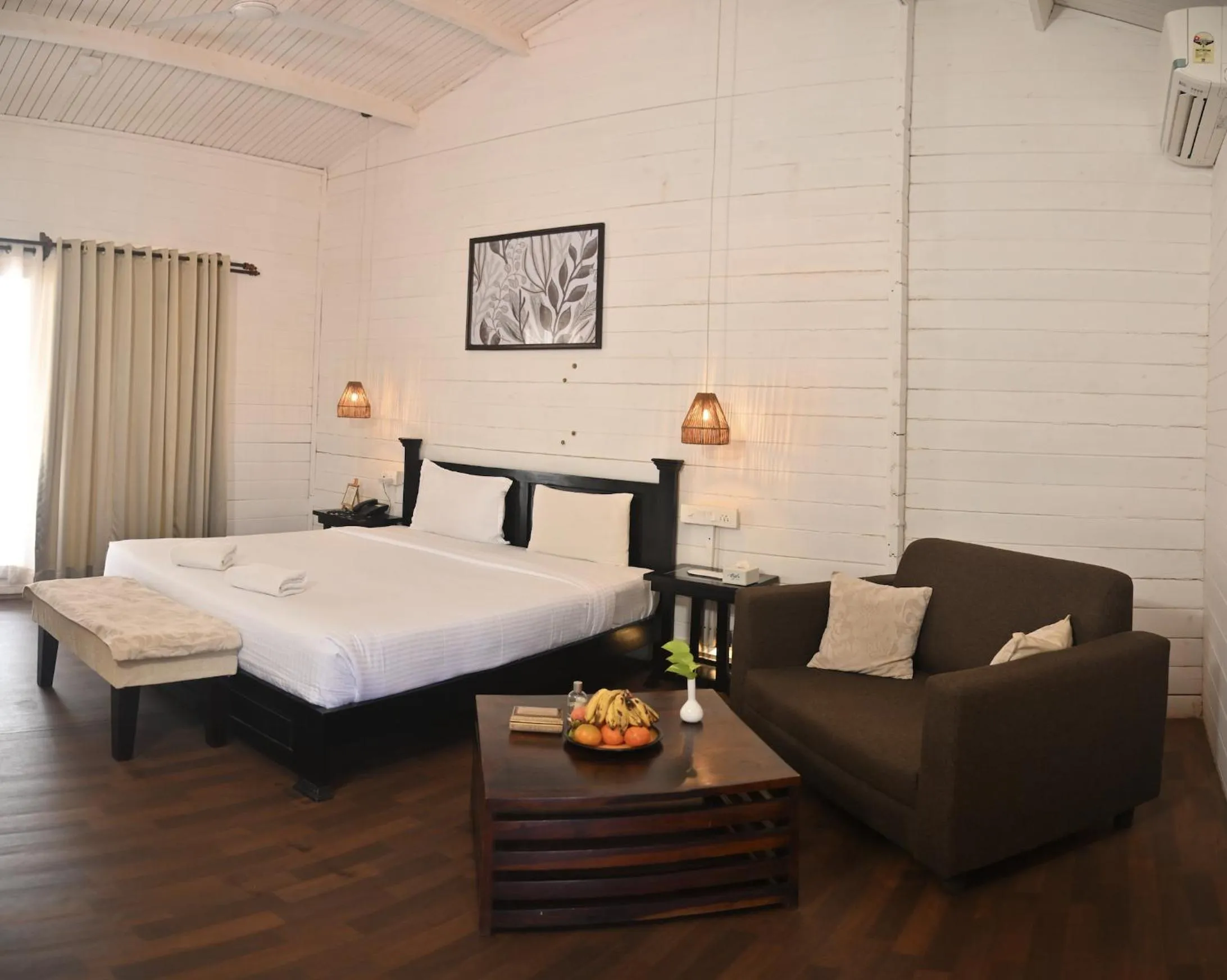 Bedroom, Bed in The Regalia Resort