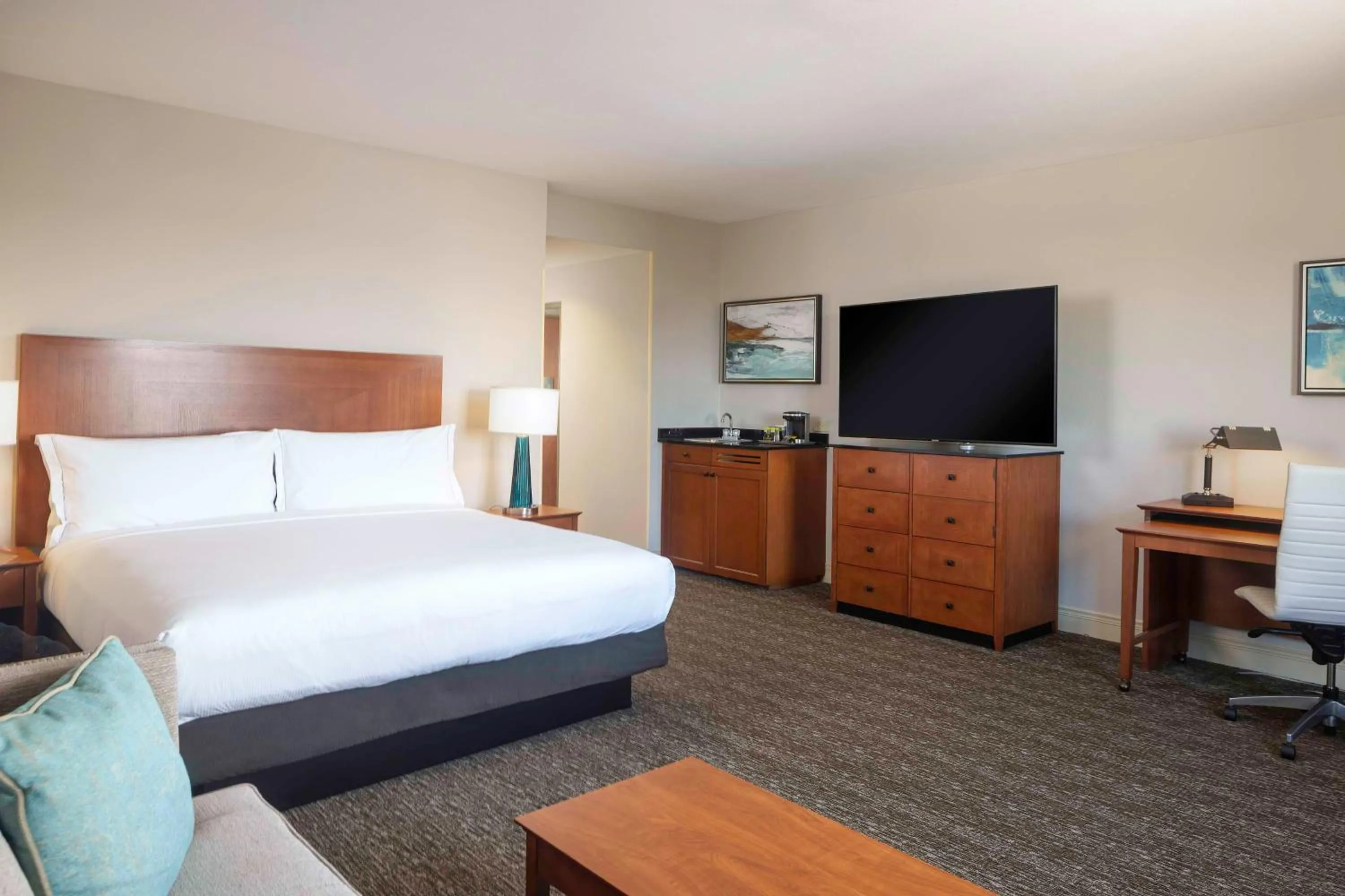 Bed in Hilton St. Petersburg Carillon Park