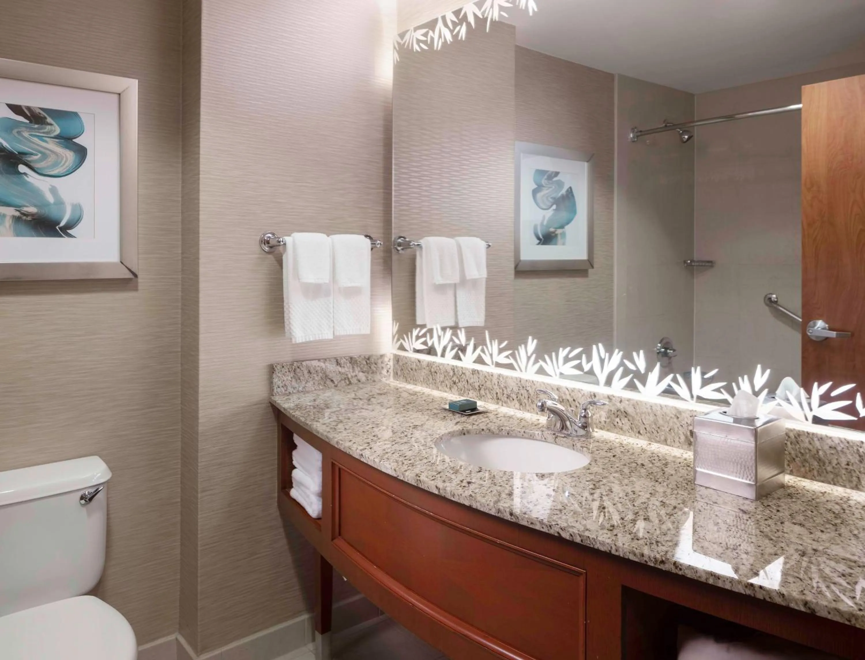 Photo of the whole room in Hilton St. Petersburg Carillon Park