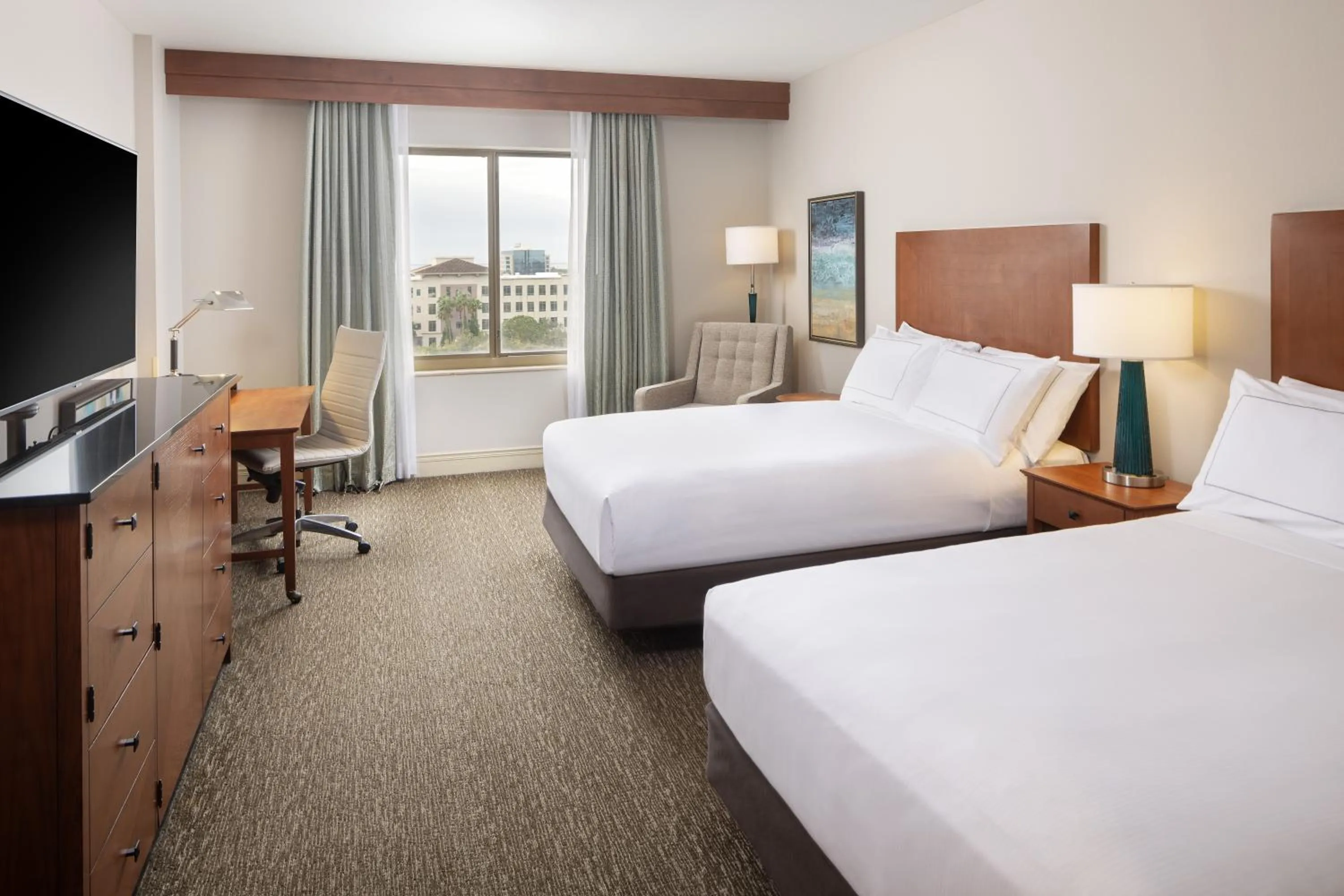 Photo of the whole room, Bed in Hilton St. Petersburg Carillon Park