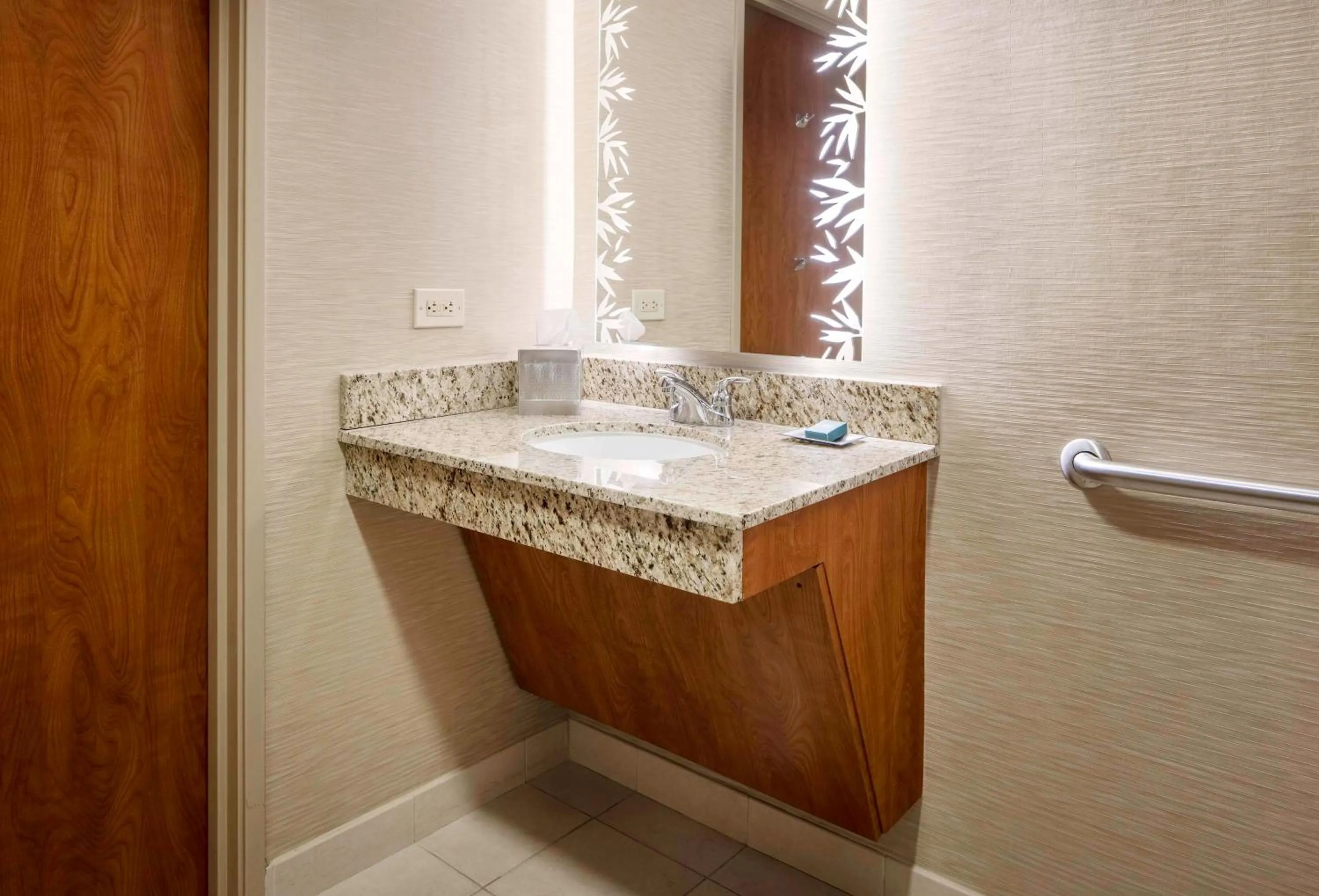 Photo of the whole room in Hilton St. Petersburg Carillon Park