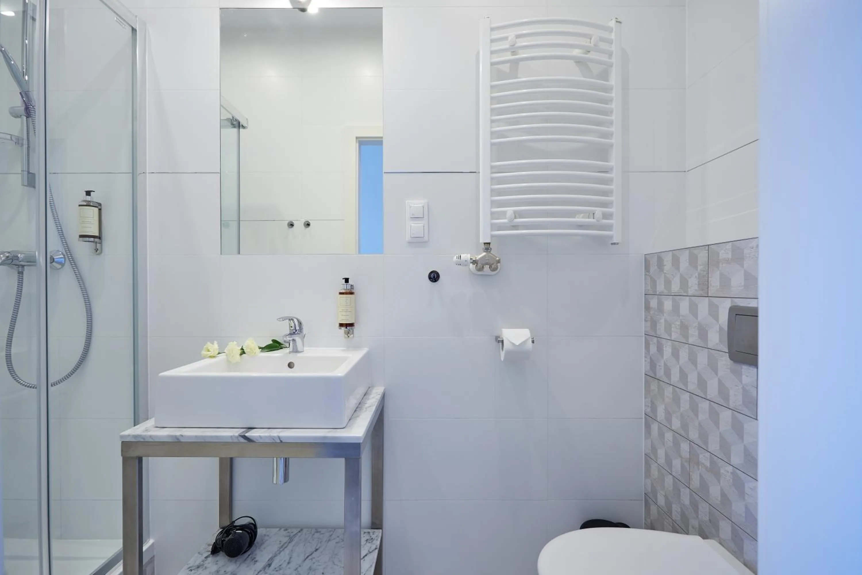 Shower in FLORIANSKA 32 by PI Apartments