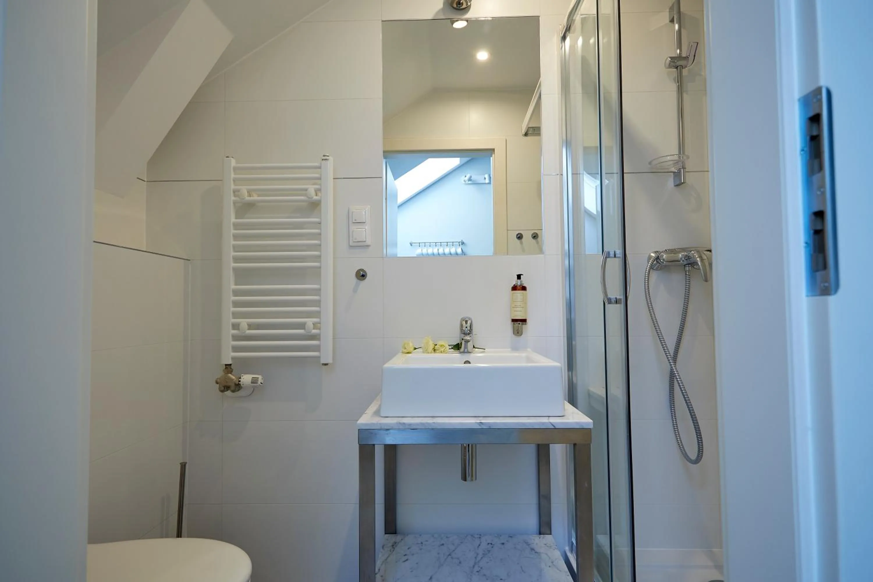 Shower in FLORIANSKA 32 by PI Apartments