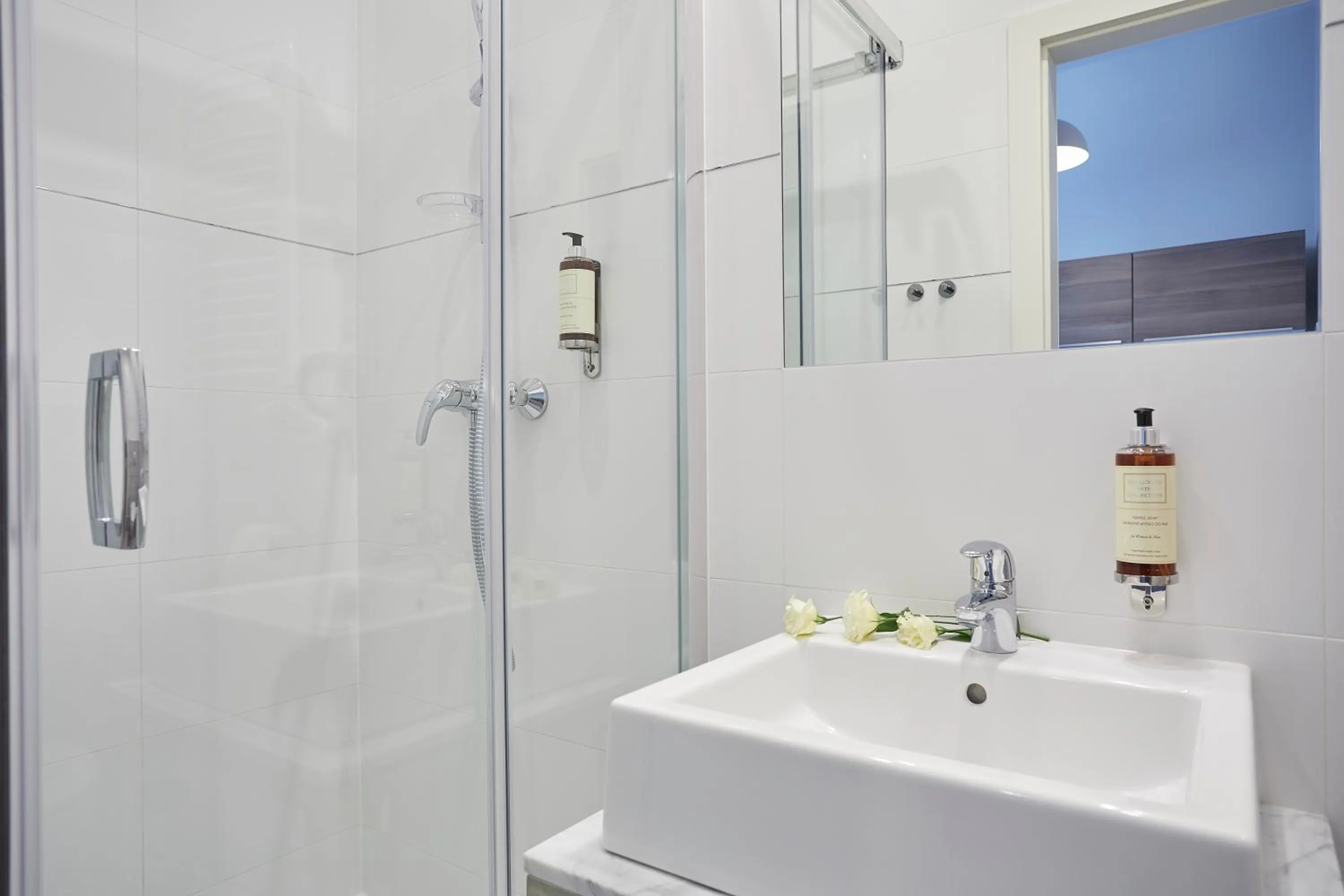 Shower in FLORIANSKA 32 by PI Apartments