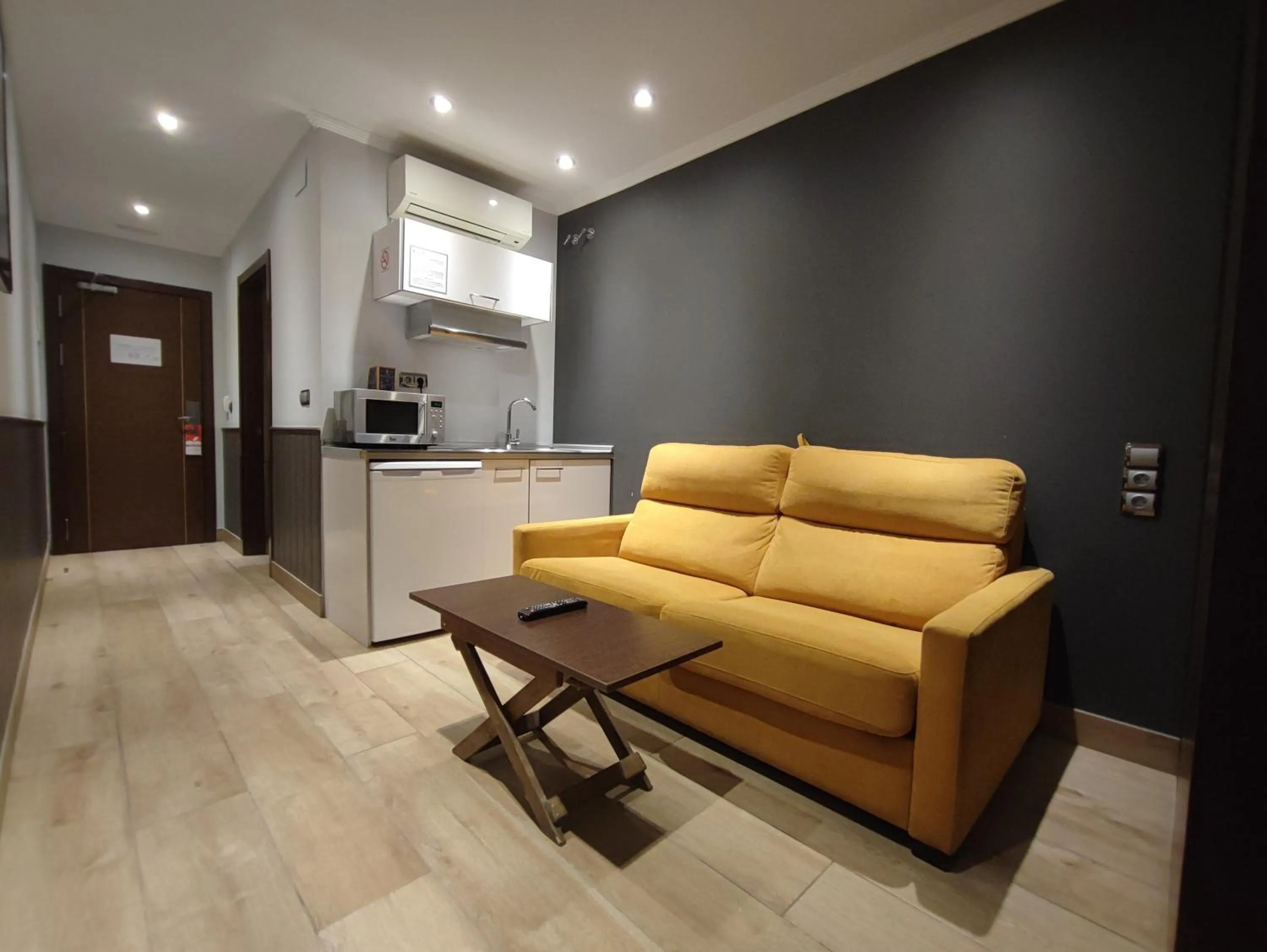 Photo of the whole room in Pensión Astigarraga