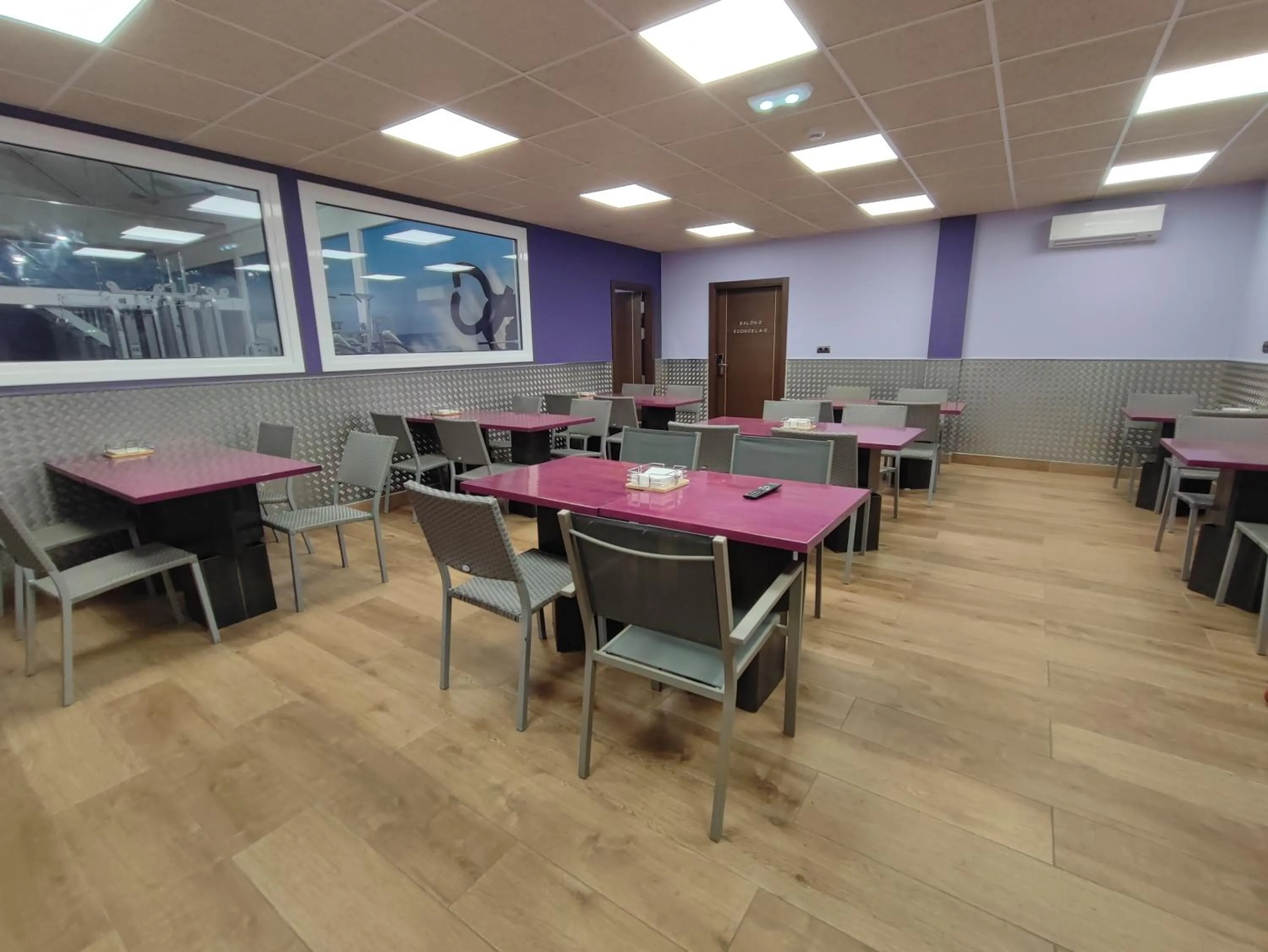 Dining area in Pensión Astigarraga