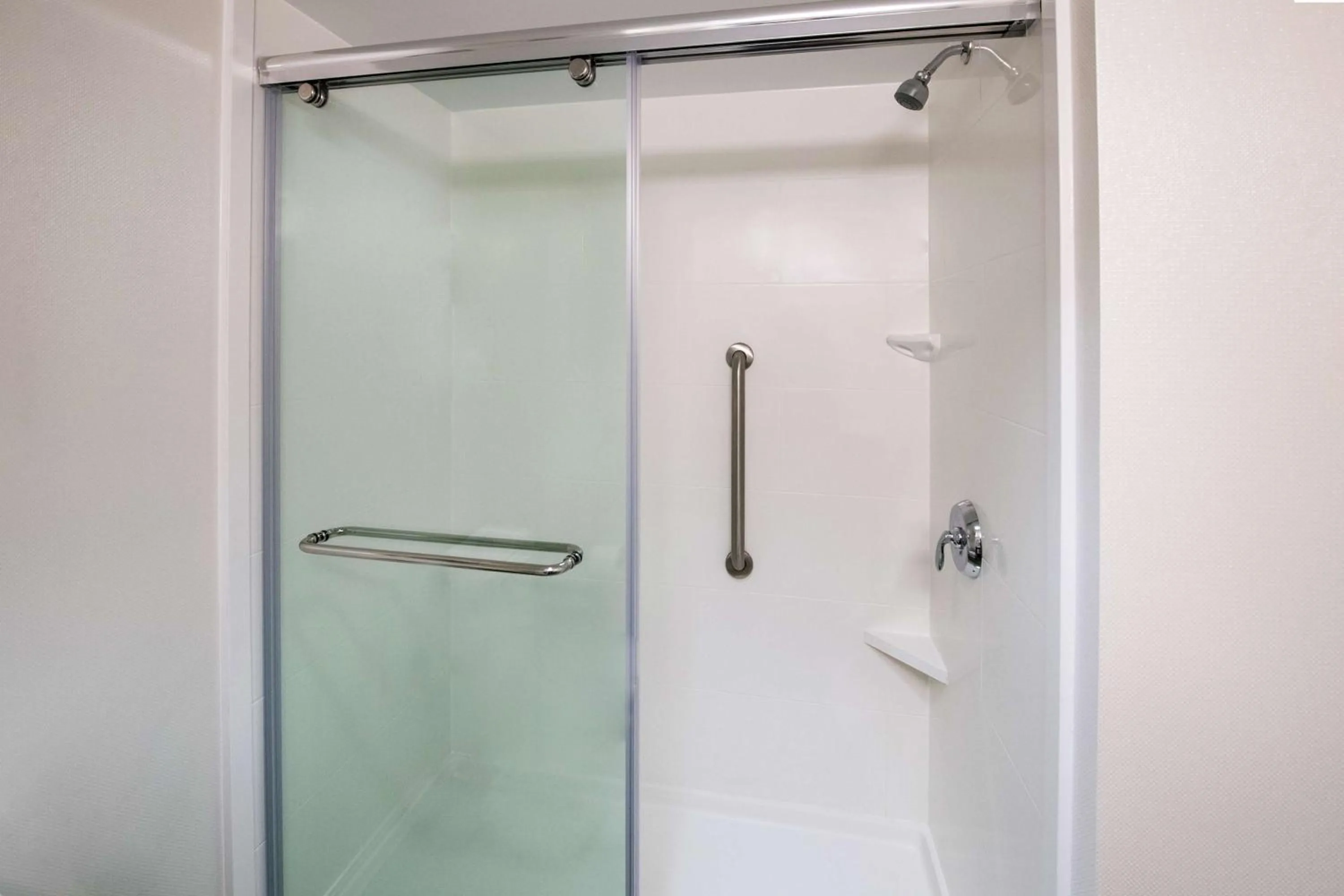 Bathroom in Hampton Inn Gainesville