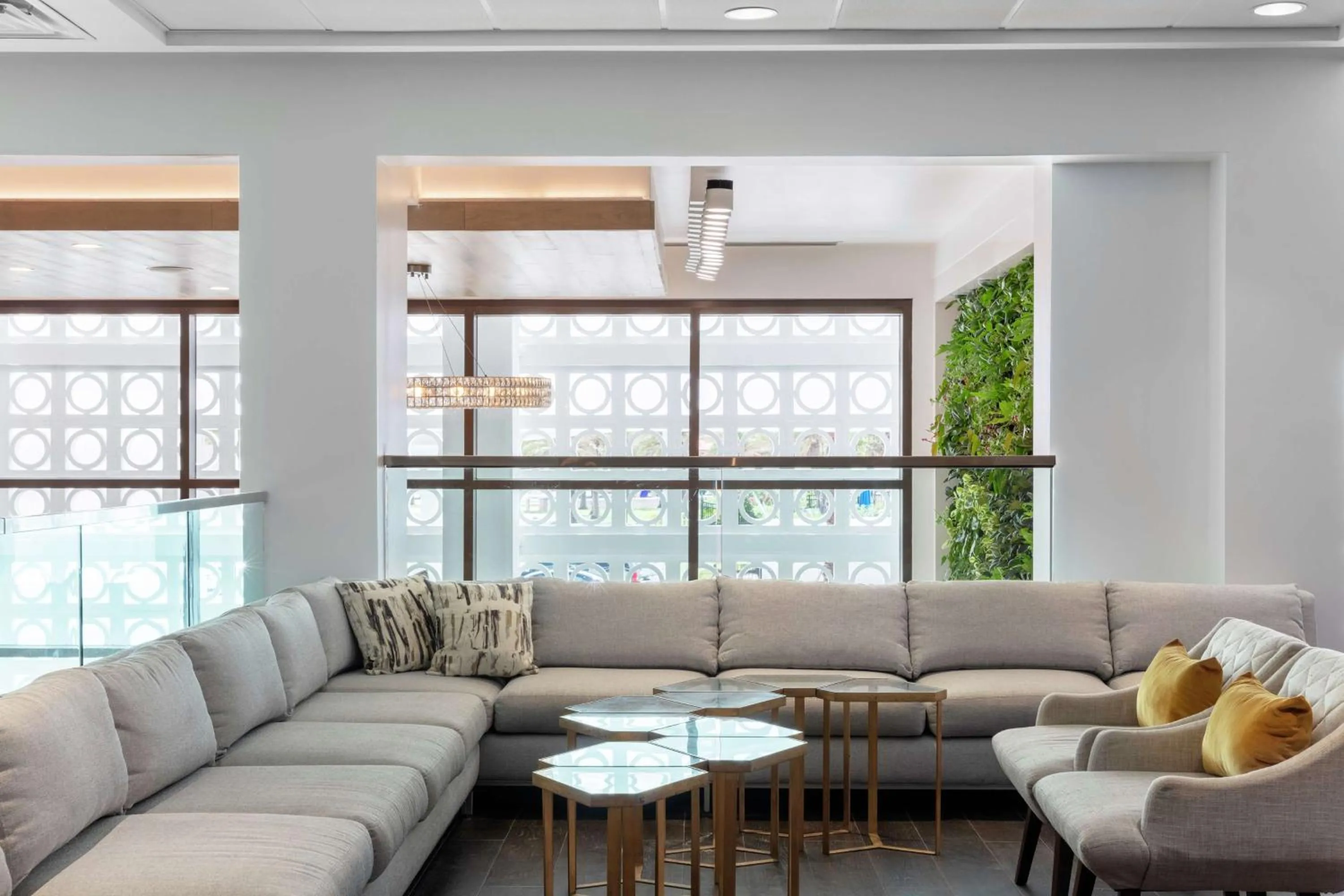 Dining area in Hilton Clearwater Beach Resort & Spa