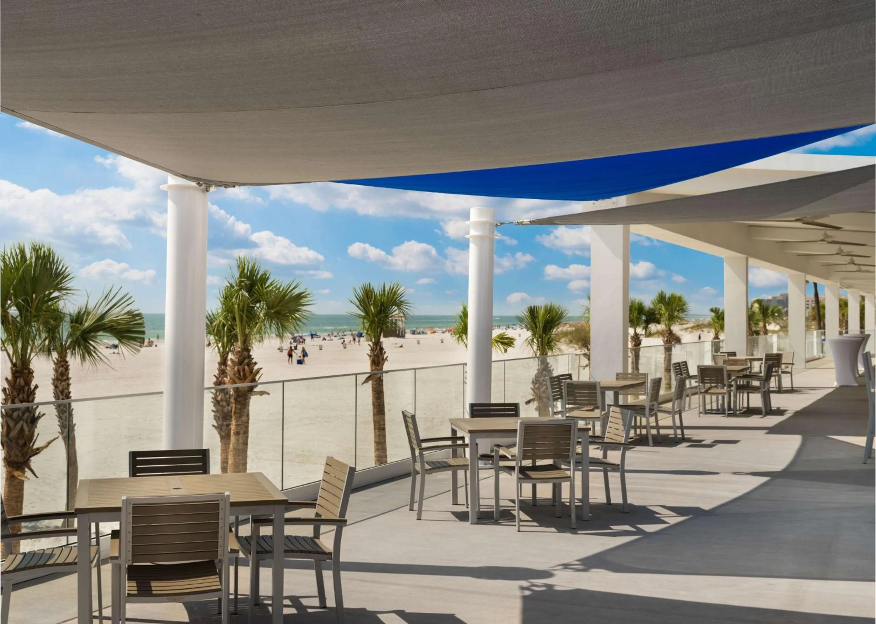 Dining area in Hilton Clearwater Beach Resort & Spa