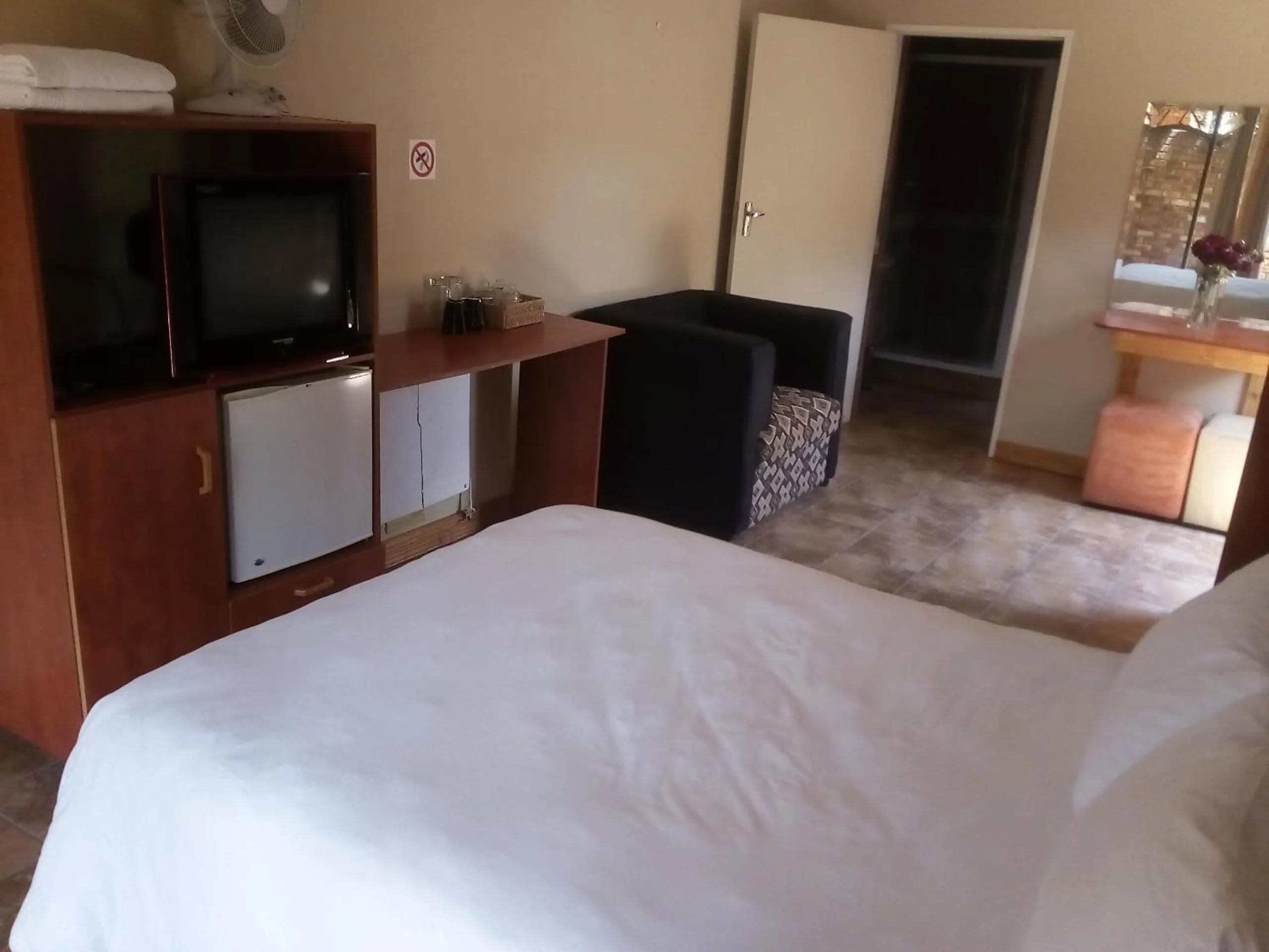 TV/Entertainment Center in Woodpecker B&B