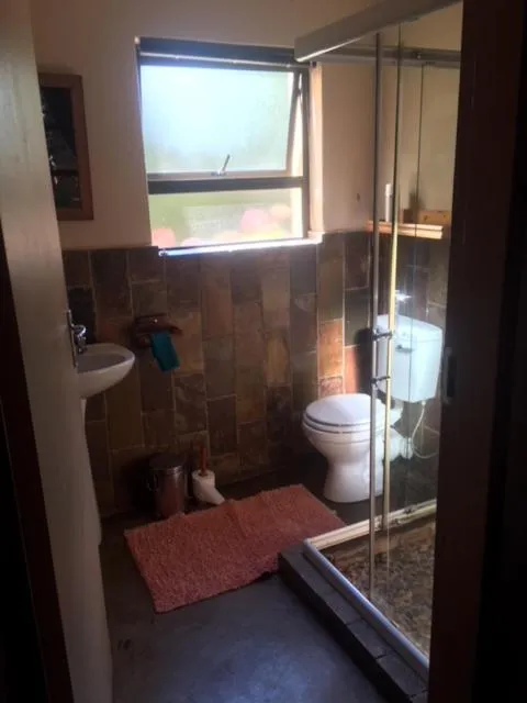 Bathroom in Woodpecker B&B