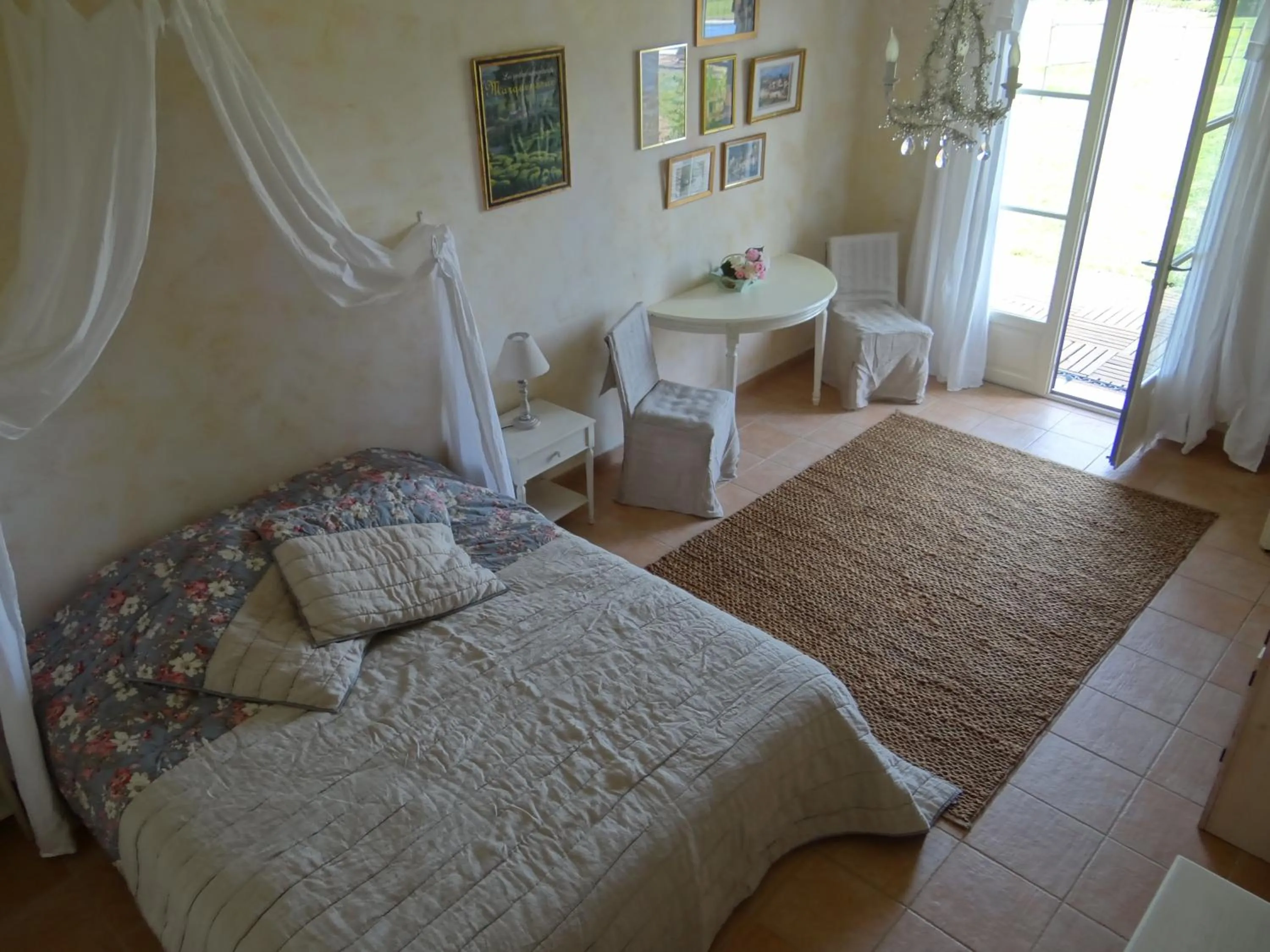 Photo of the whole room, Bed in La Rolandie Haute