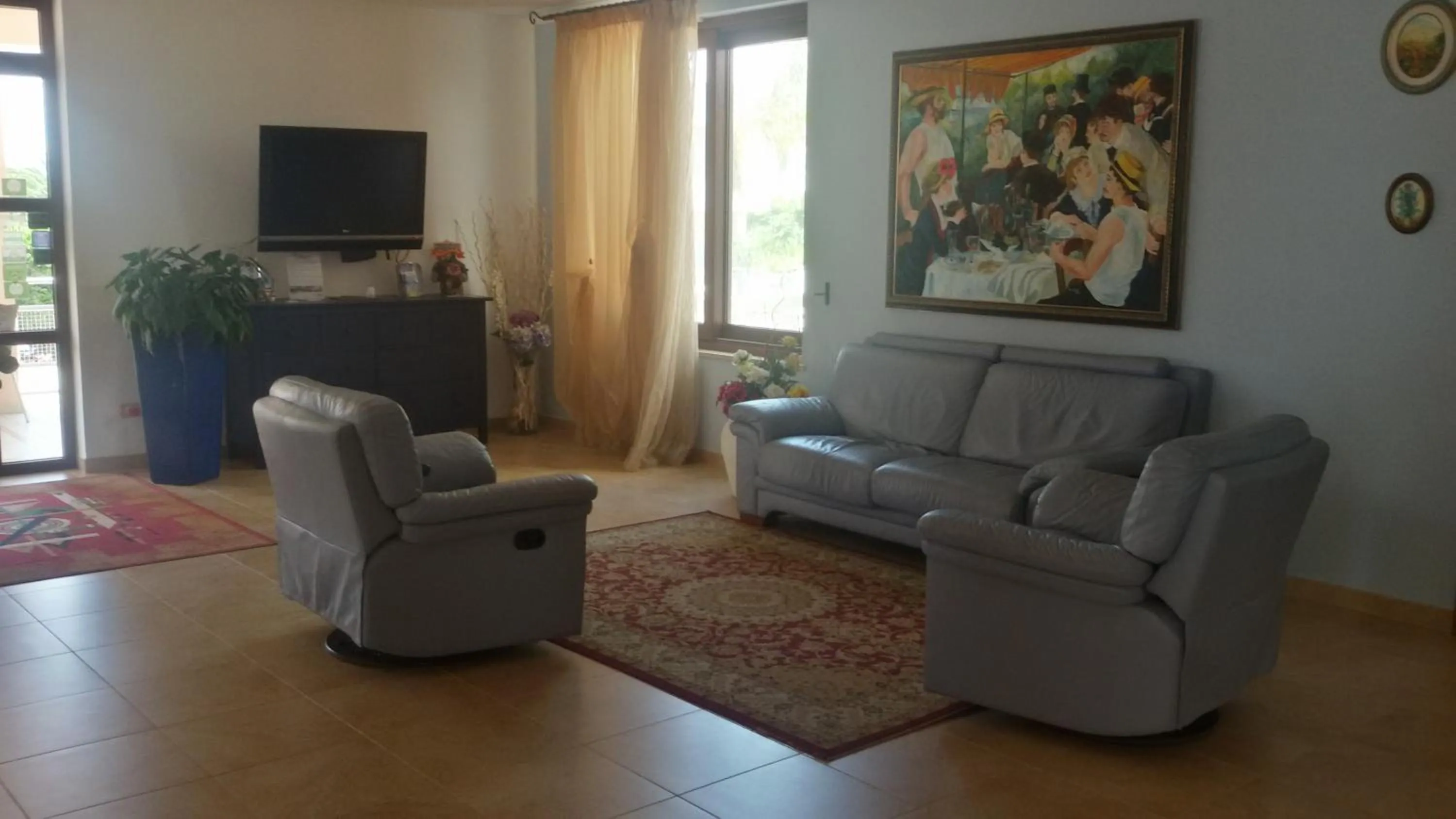 Communal lounge/ TV room in Hotel Corallo