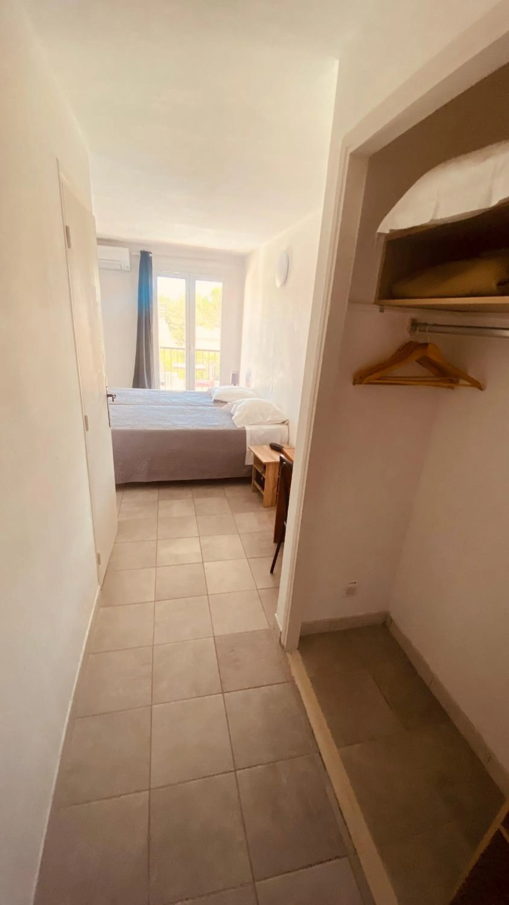 Bed in Hôtel de la Poste Piscine