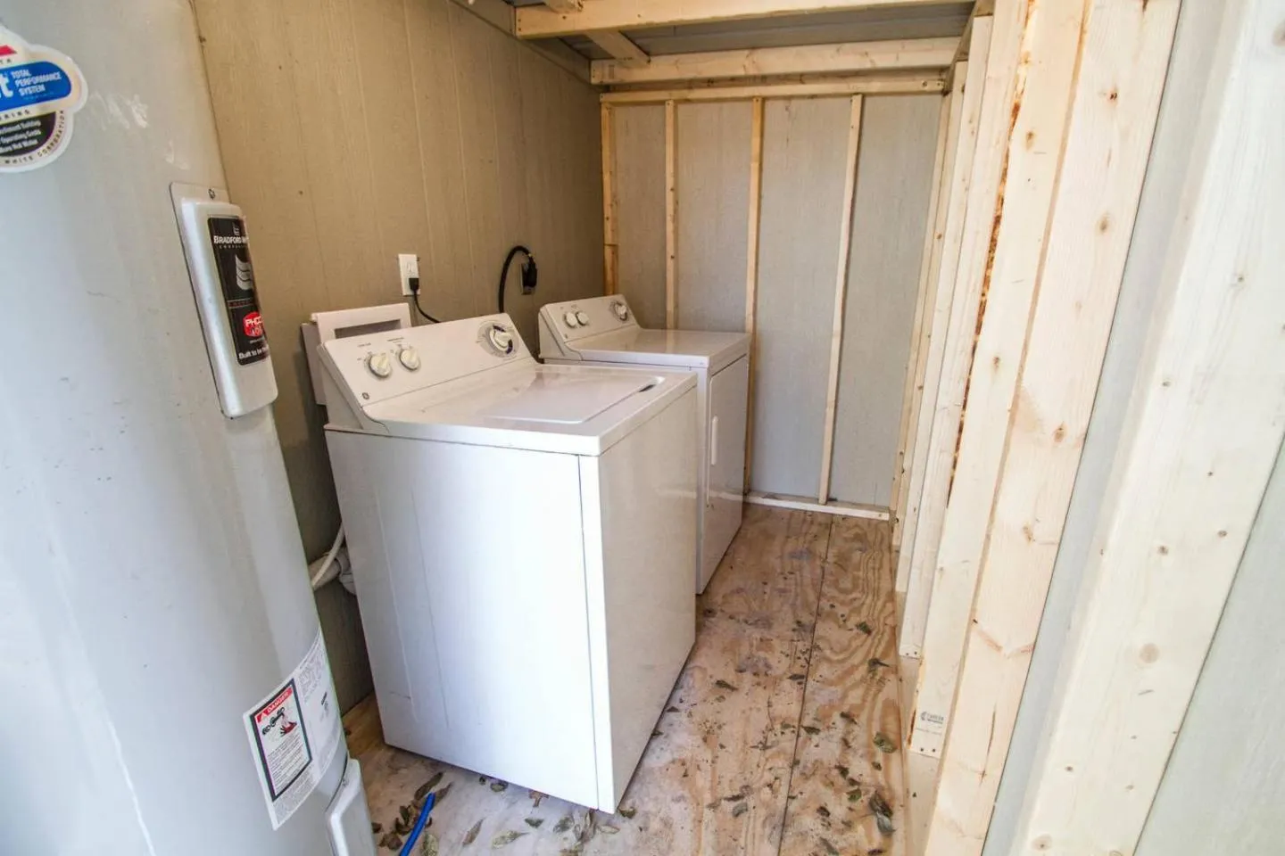 laundry in Hays #B Near Downtown Guest Studio