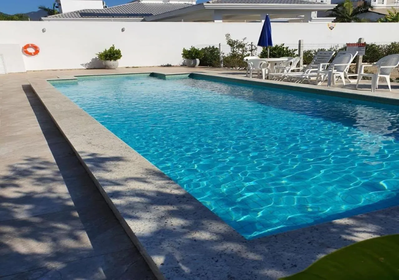 Swimming pool in Arco do Sol Park Hotel