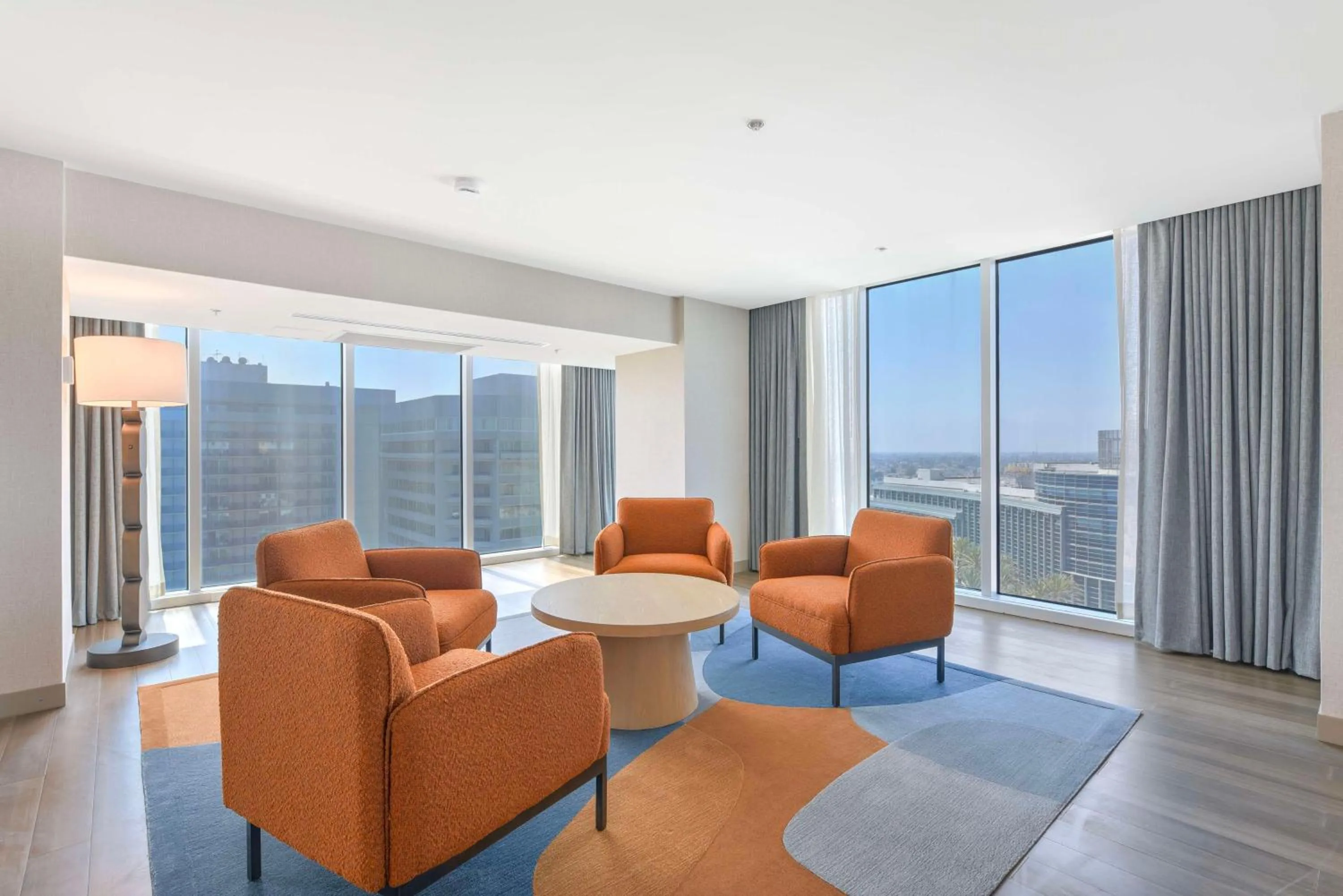 Living room in Hilton Anaheim