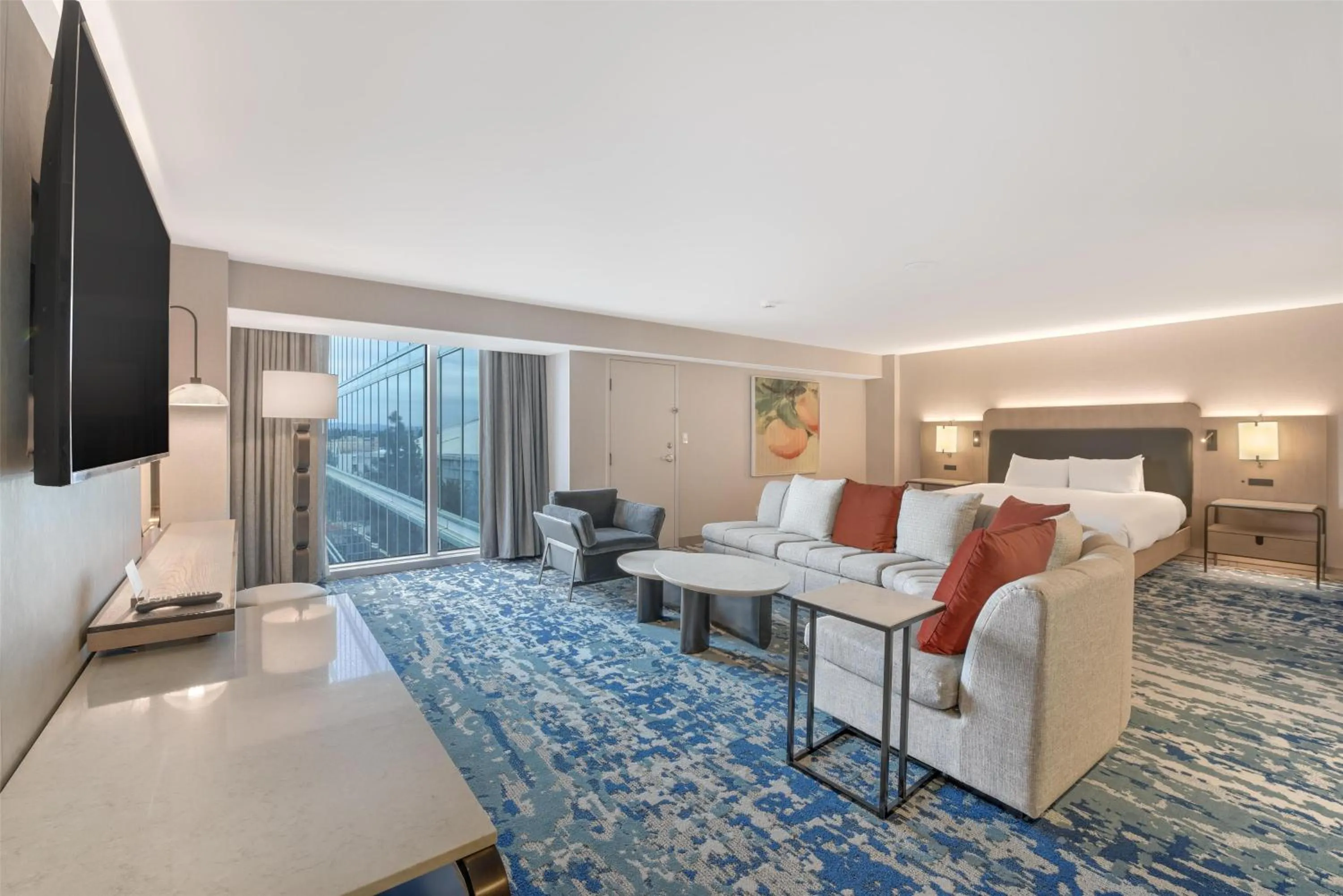 Living room, Bed in Hilton Anaheim