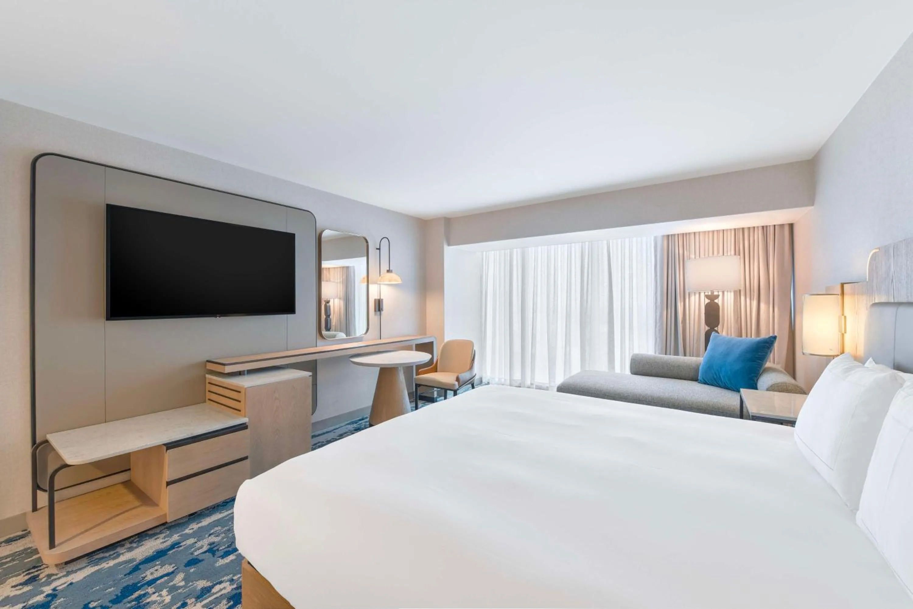 Bedroom, Bed in Hilton Anaheim