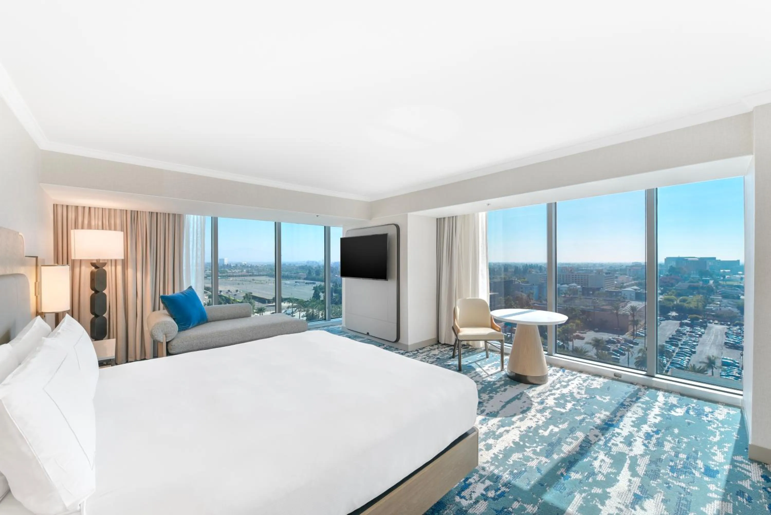 View (from property/room), Bed in Hilton Anaheim