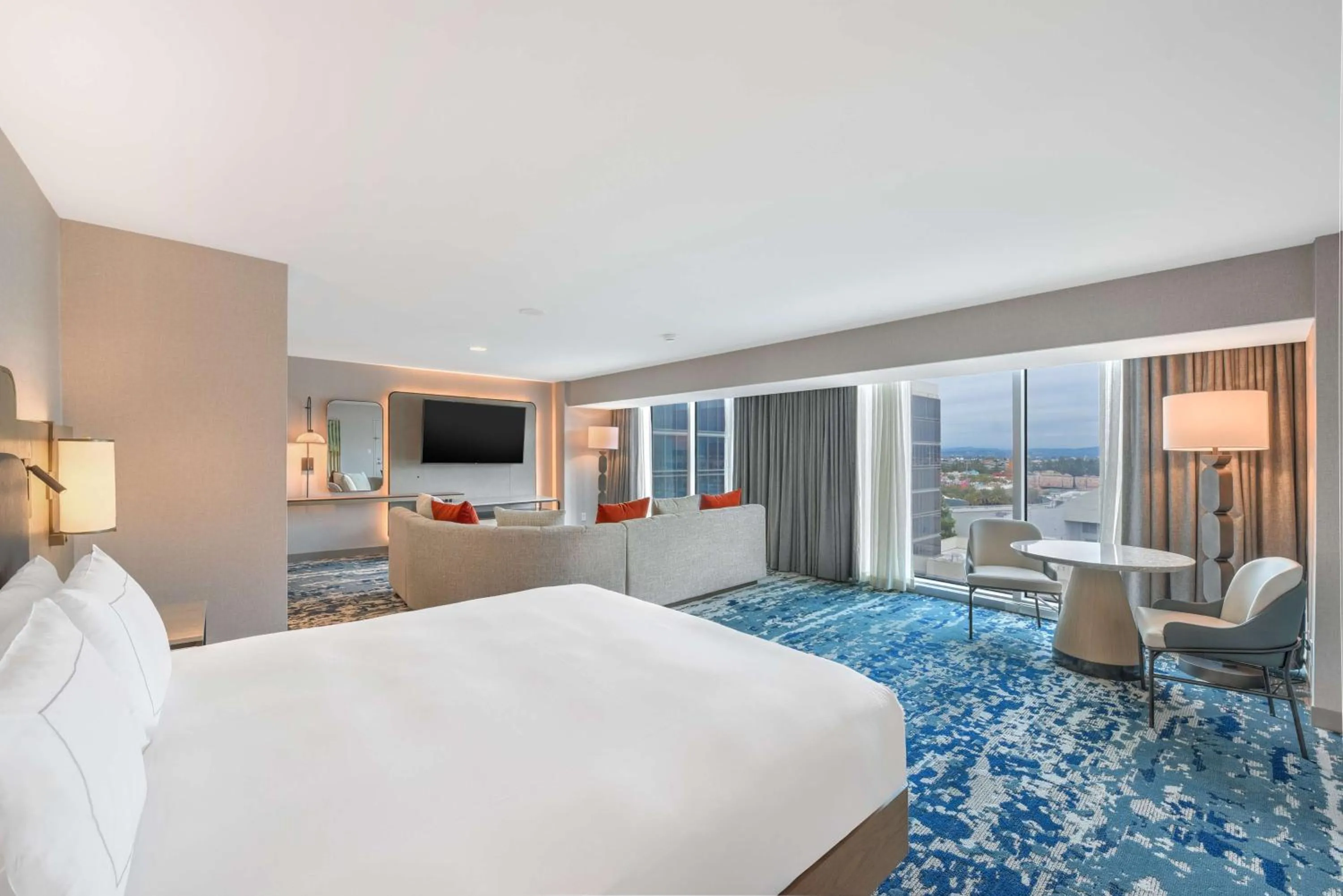 Bedroom, Bed in Hilton Anaheim