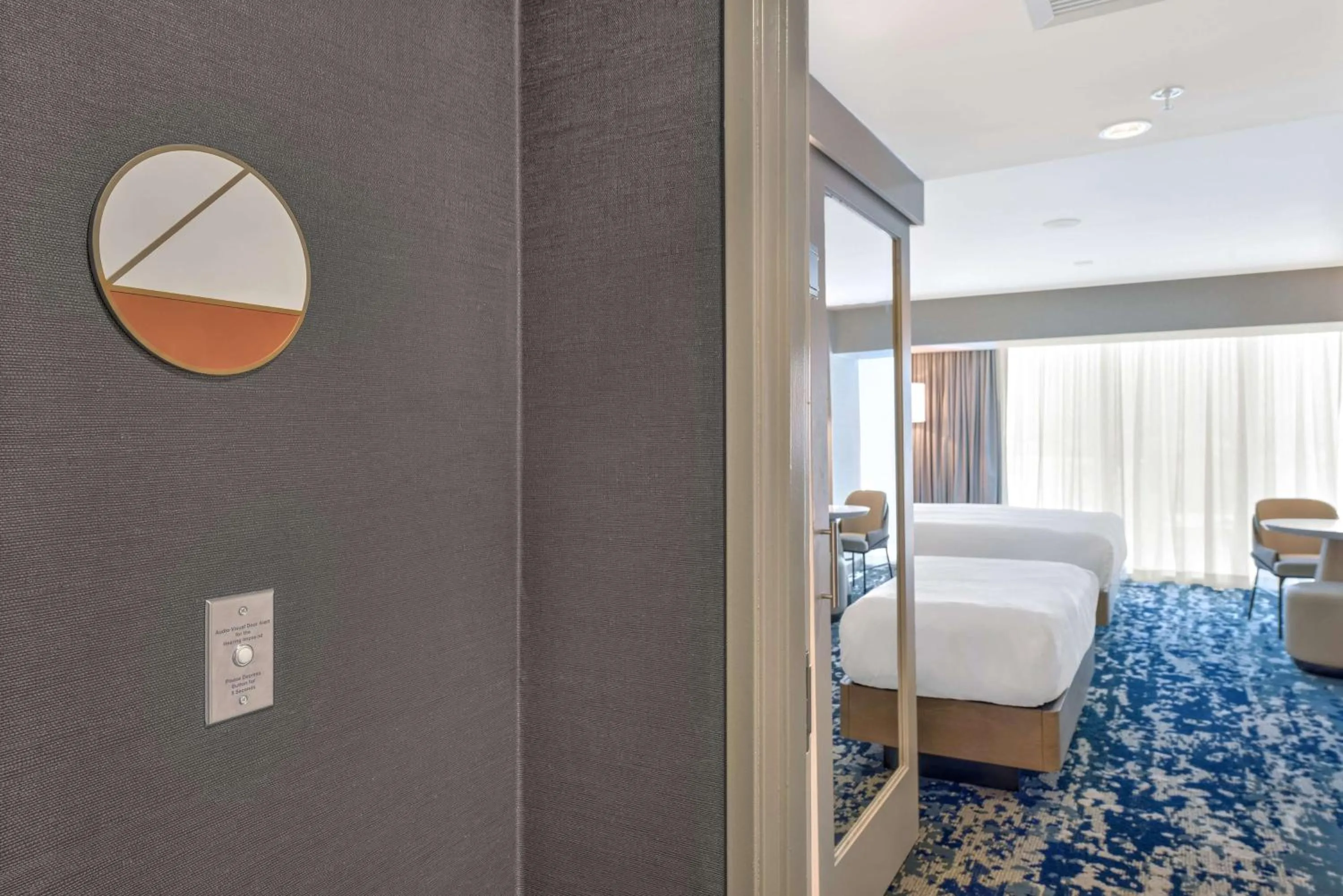 Bedroom, Bed in Hilton Anaheim