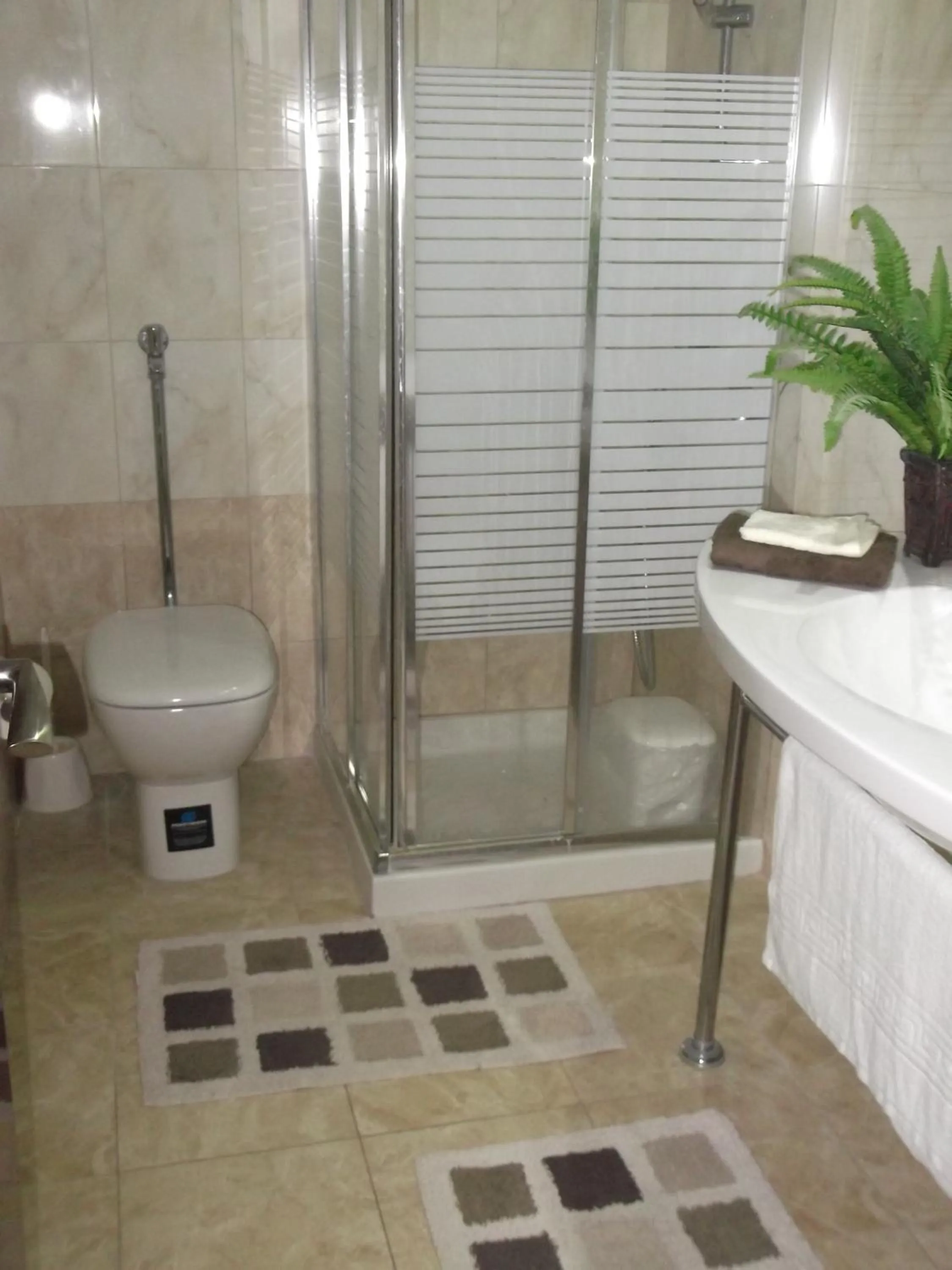 Bathroom in Mariana Hotel