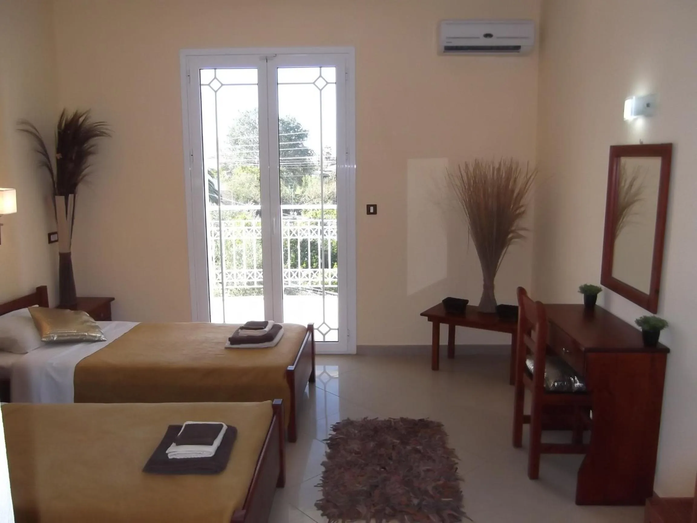 Day, Bed in Mariana Hotel