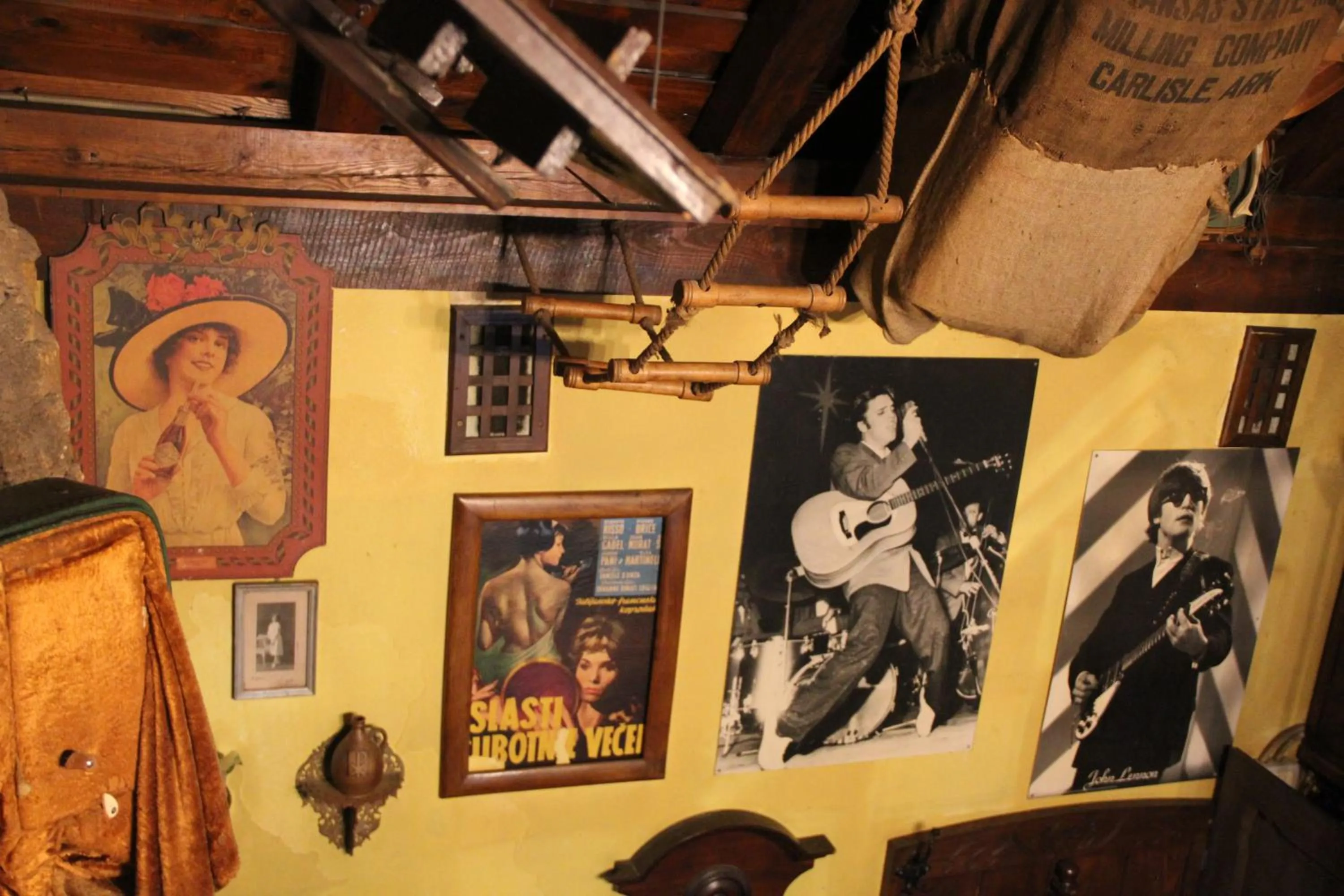 Lounge or bar in B&B Pod Skalo