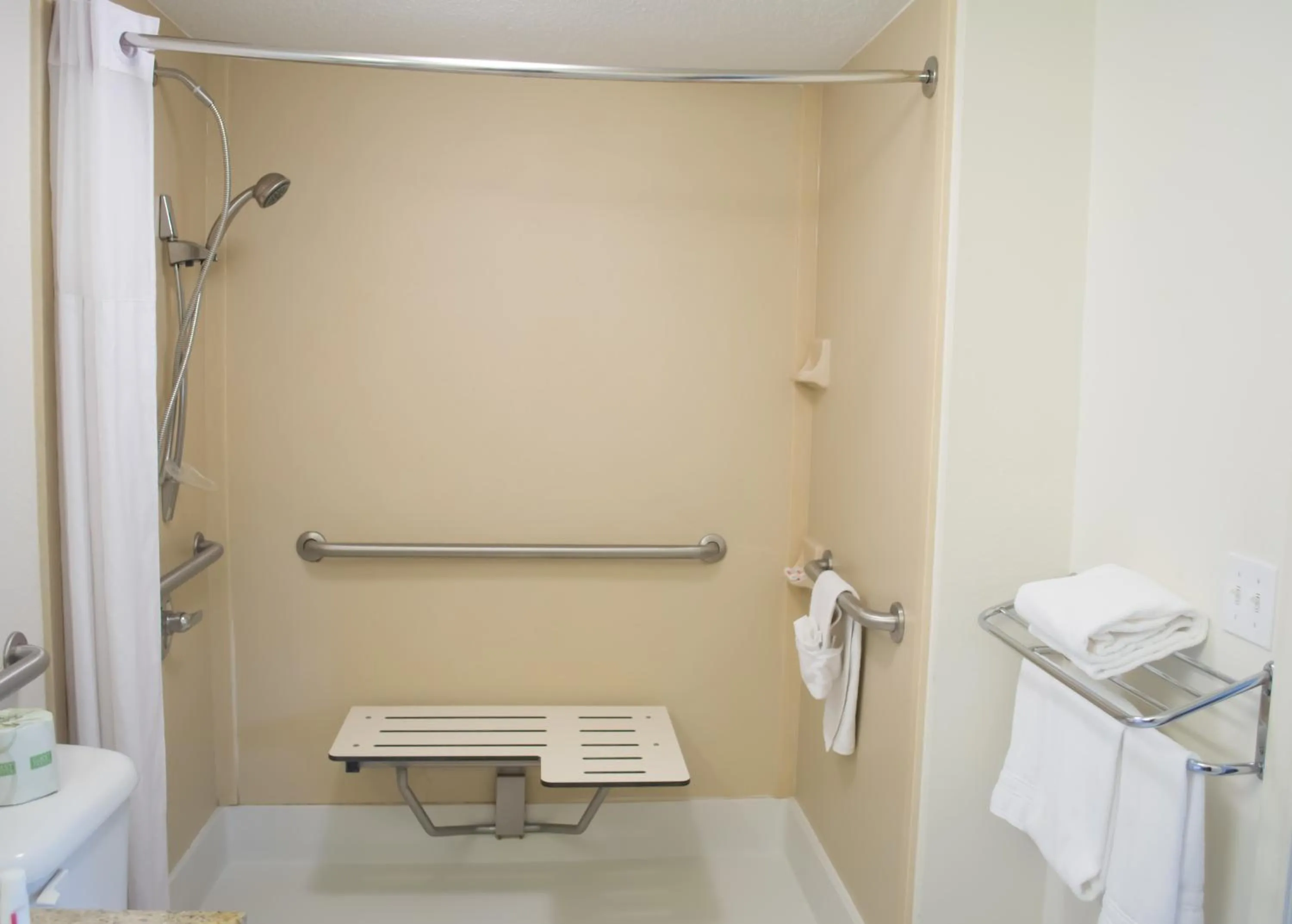 Bathroom in Days Inn by Wyndham Owensboro