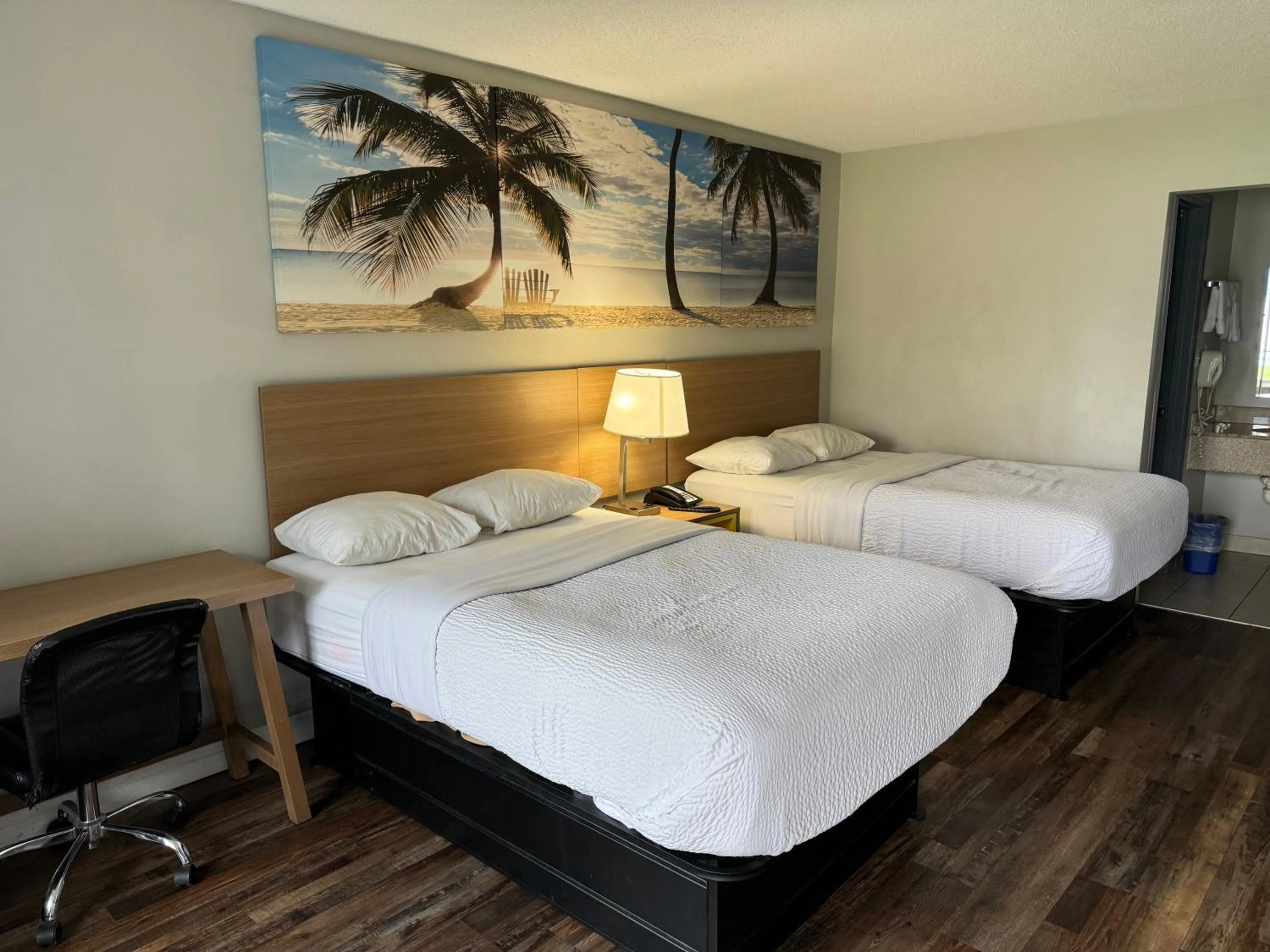 Bed in Days Inn by Wyndham Owensboro