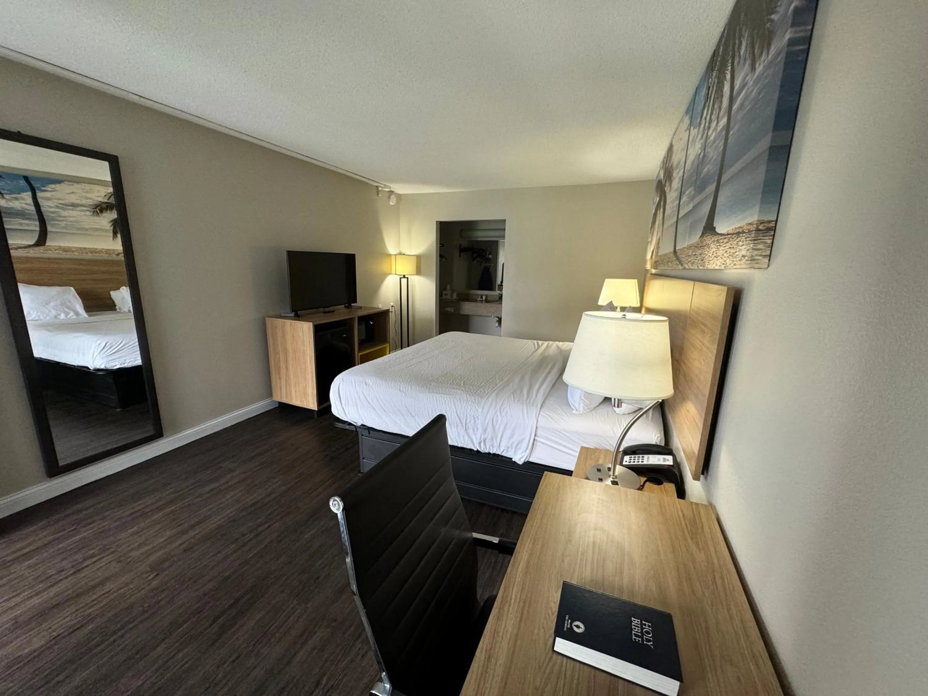 Bed in Days Inn by Wyndham Owensboro