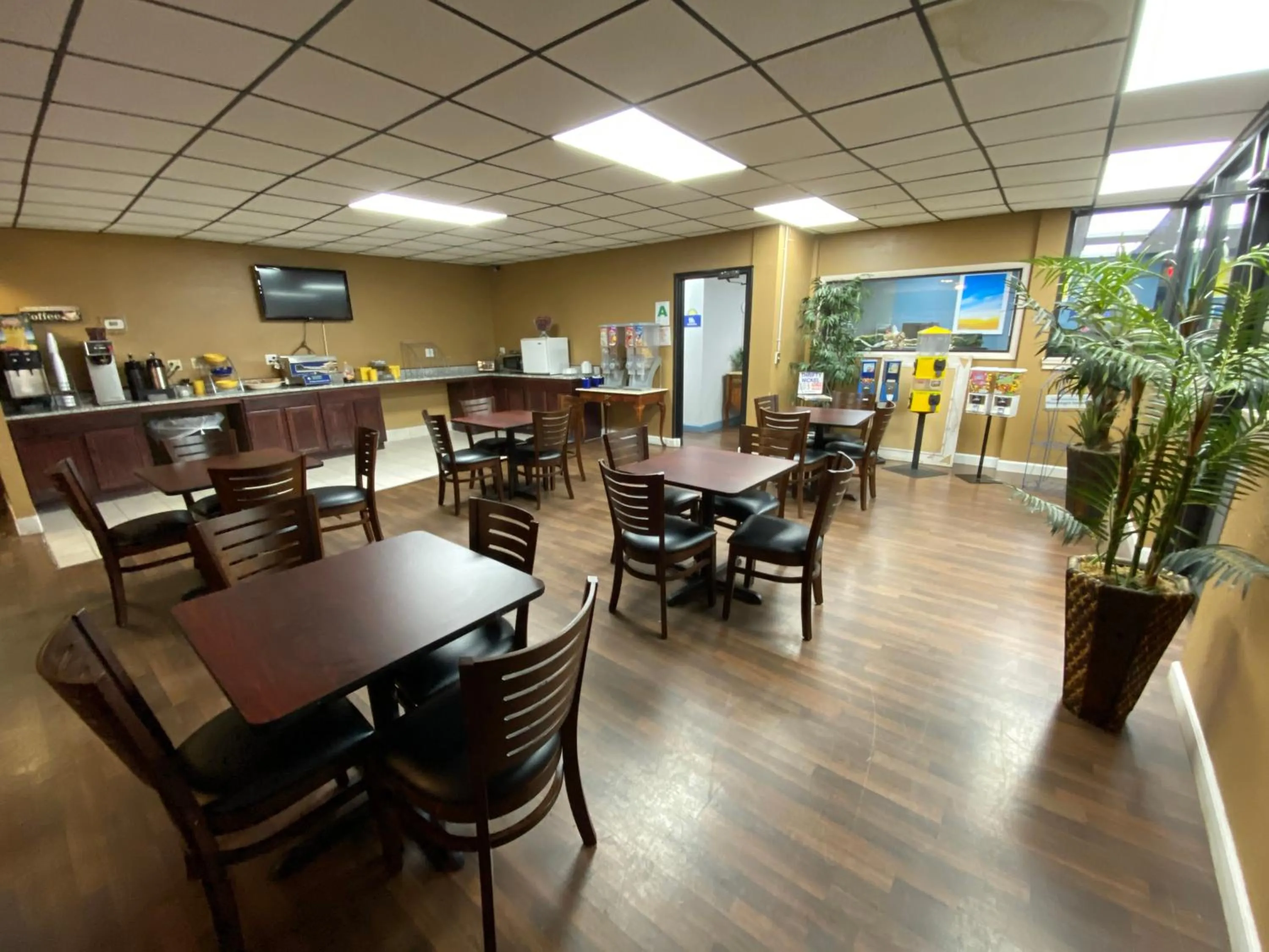 Breakfast in Days Inn by Wyndham Owensboro