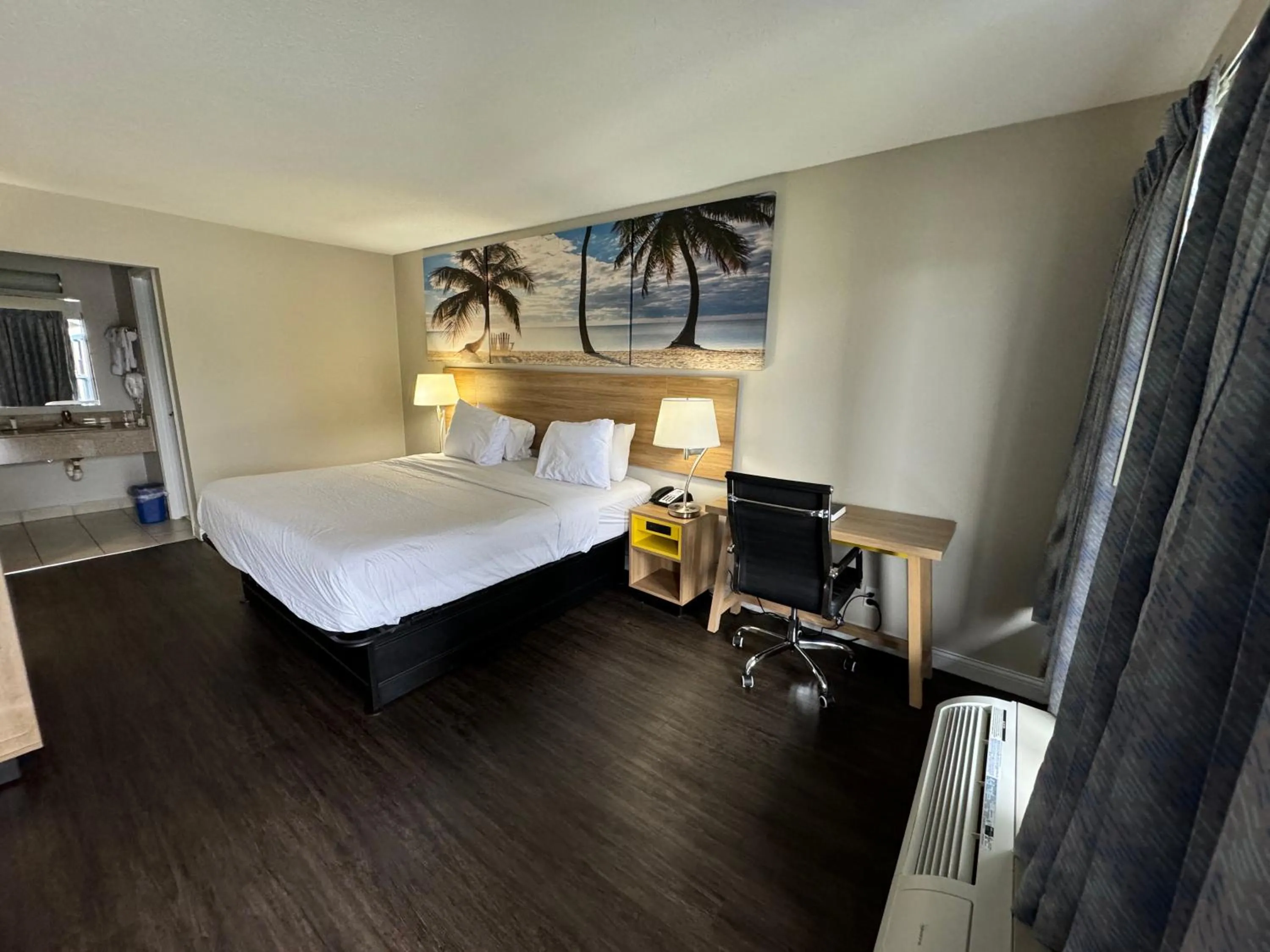 Bed in Days Inn by Wyndham Owensboro