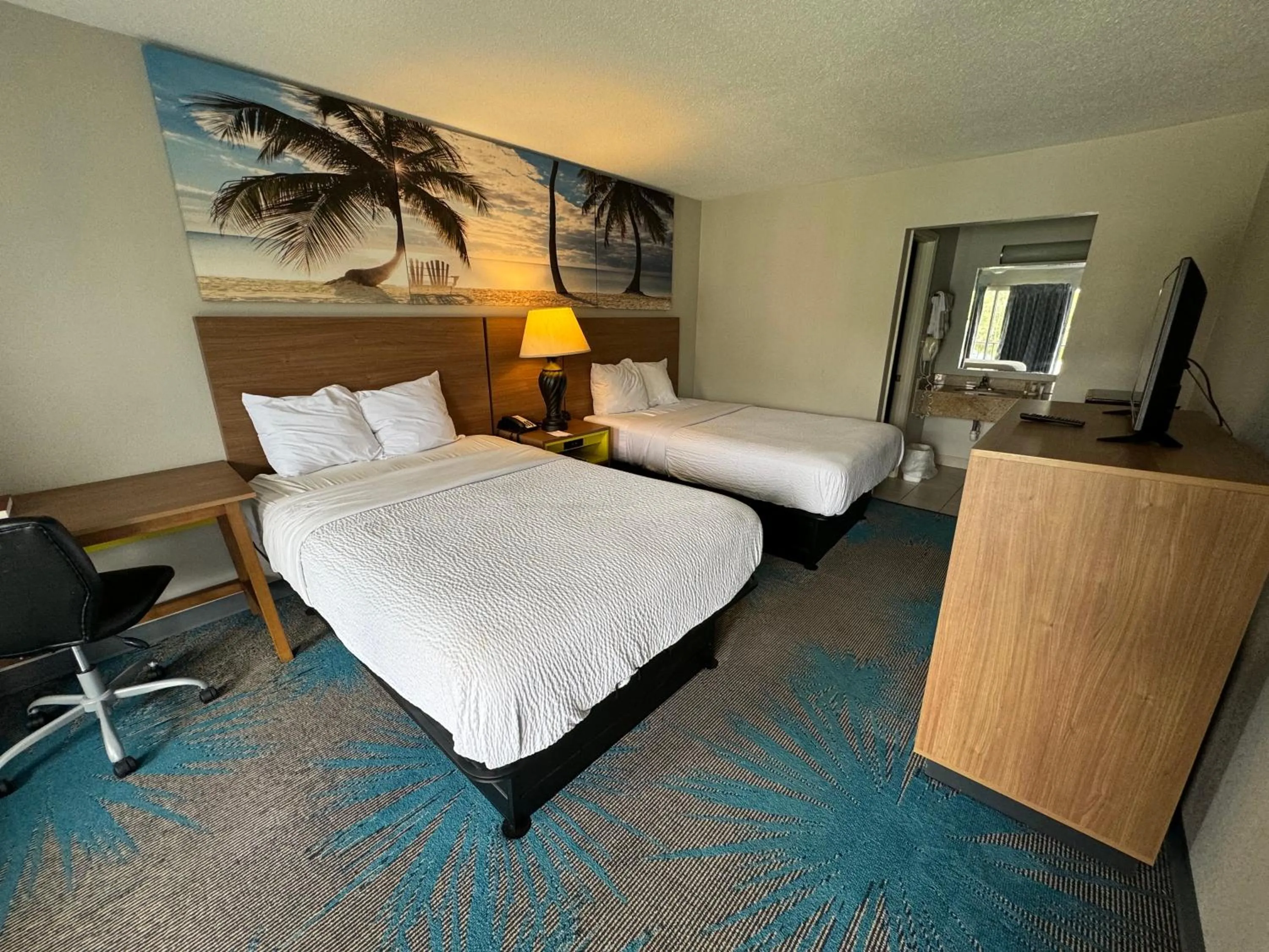 Bed in Days Inn by Wyndham Owensboro