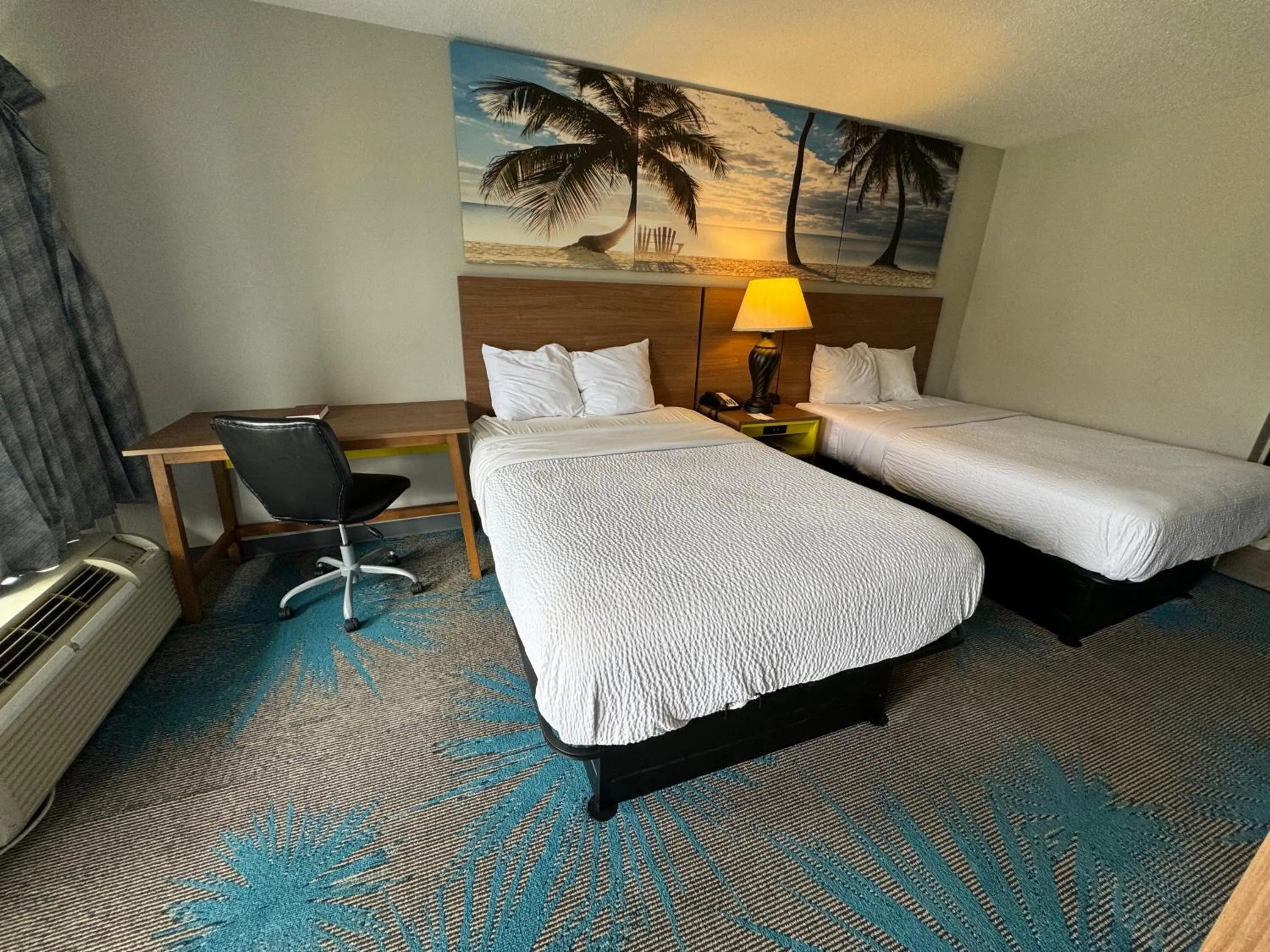 Bed in Days Inn by Wyndham Owensboro